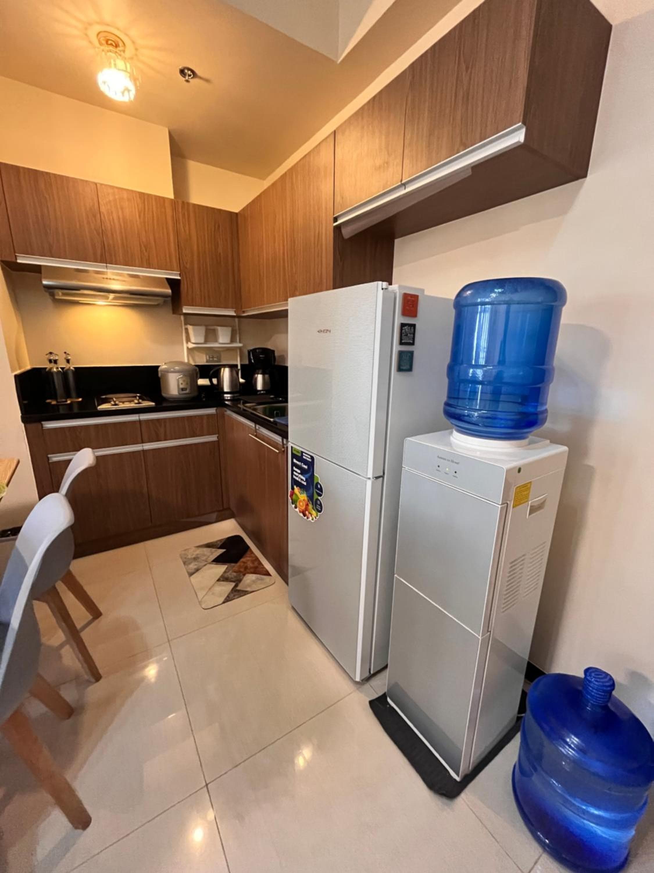 Bayview near PICC CCP starcity OKADA Airport MOA with fast wifi, free access pool, pet friendly, Manila