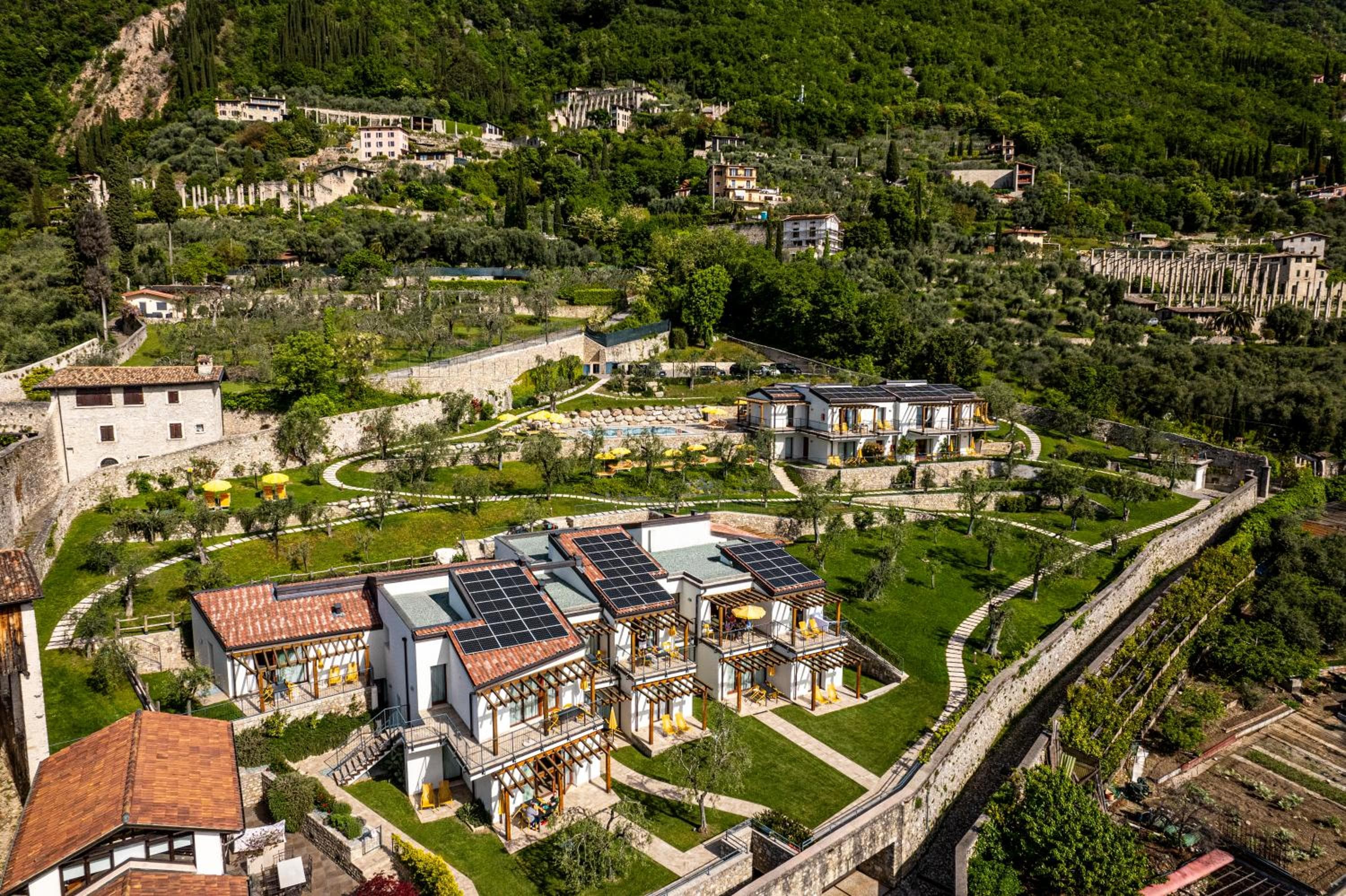 Residence Dany appartamenti con cucina vista lago piscina e parcheggio, Gargnano