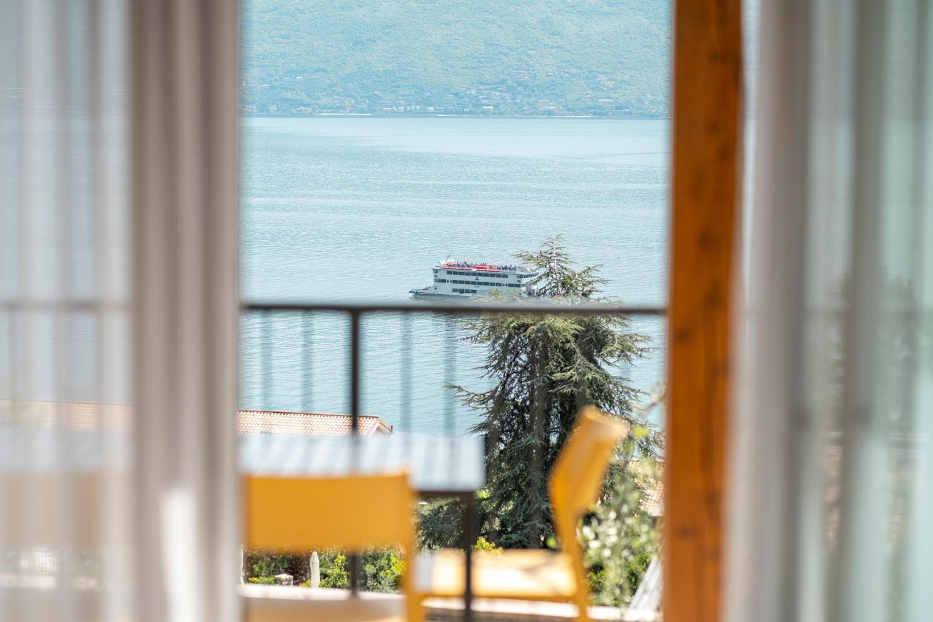 Residence Dany appartamenti con cucina vista lago piscina e parcheggio, Gargnano, photo 4