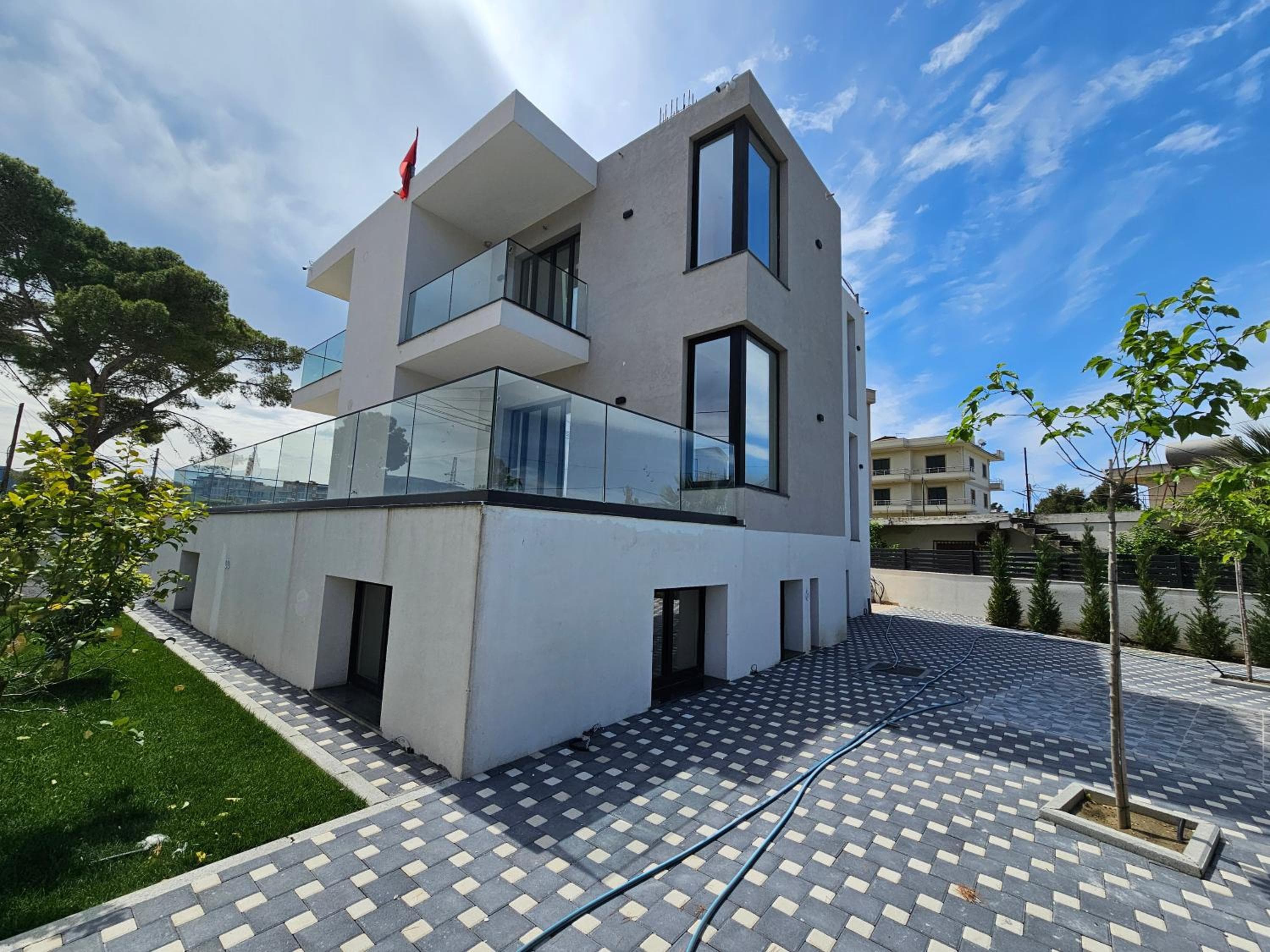 Hotel Aluor, Vlorë
