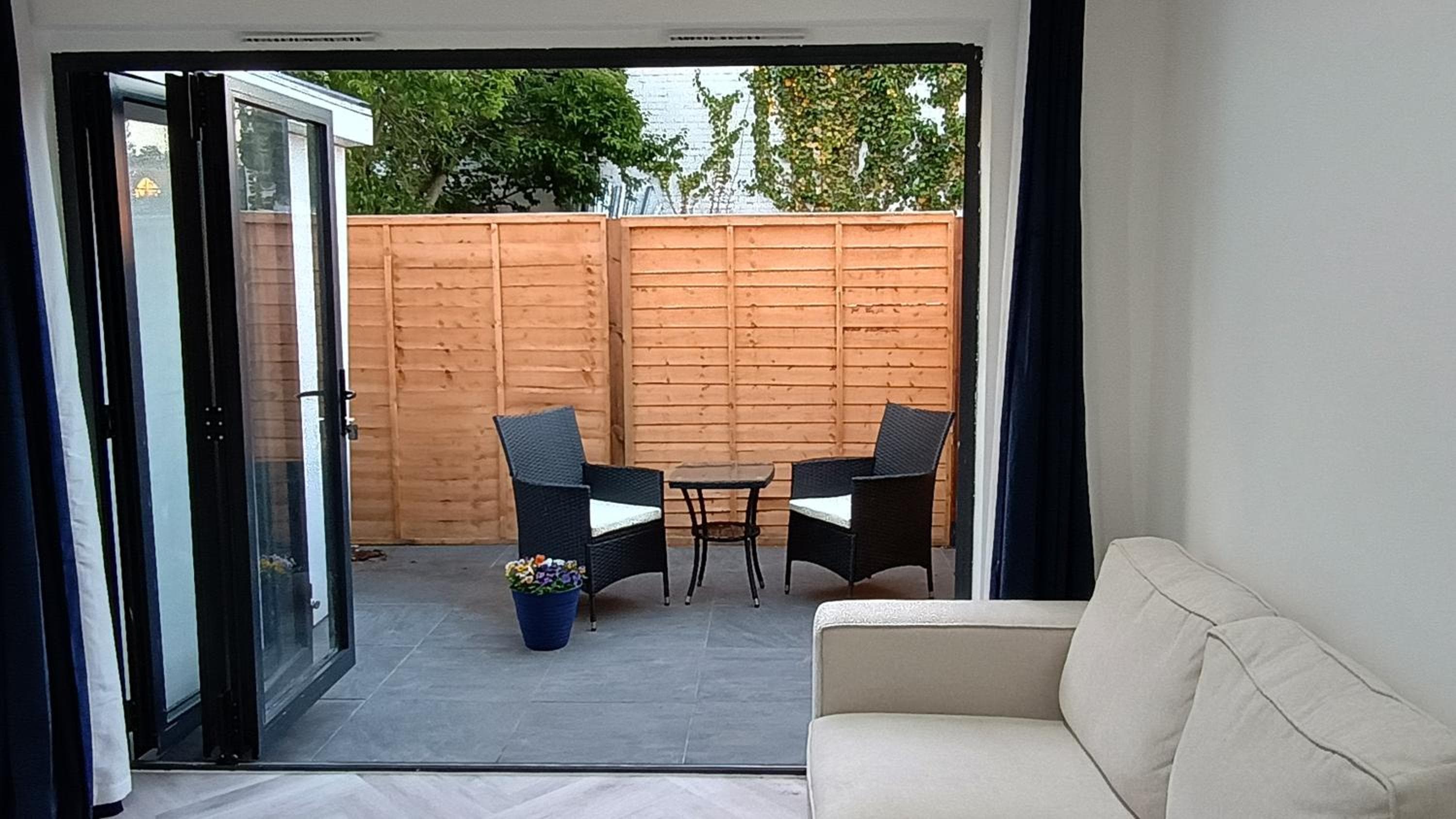 Balance & terrace at London Studios and Suites