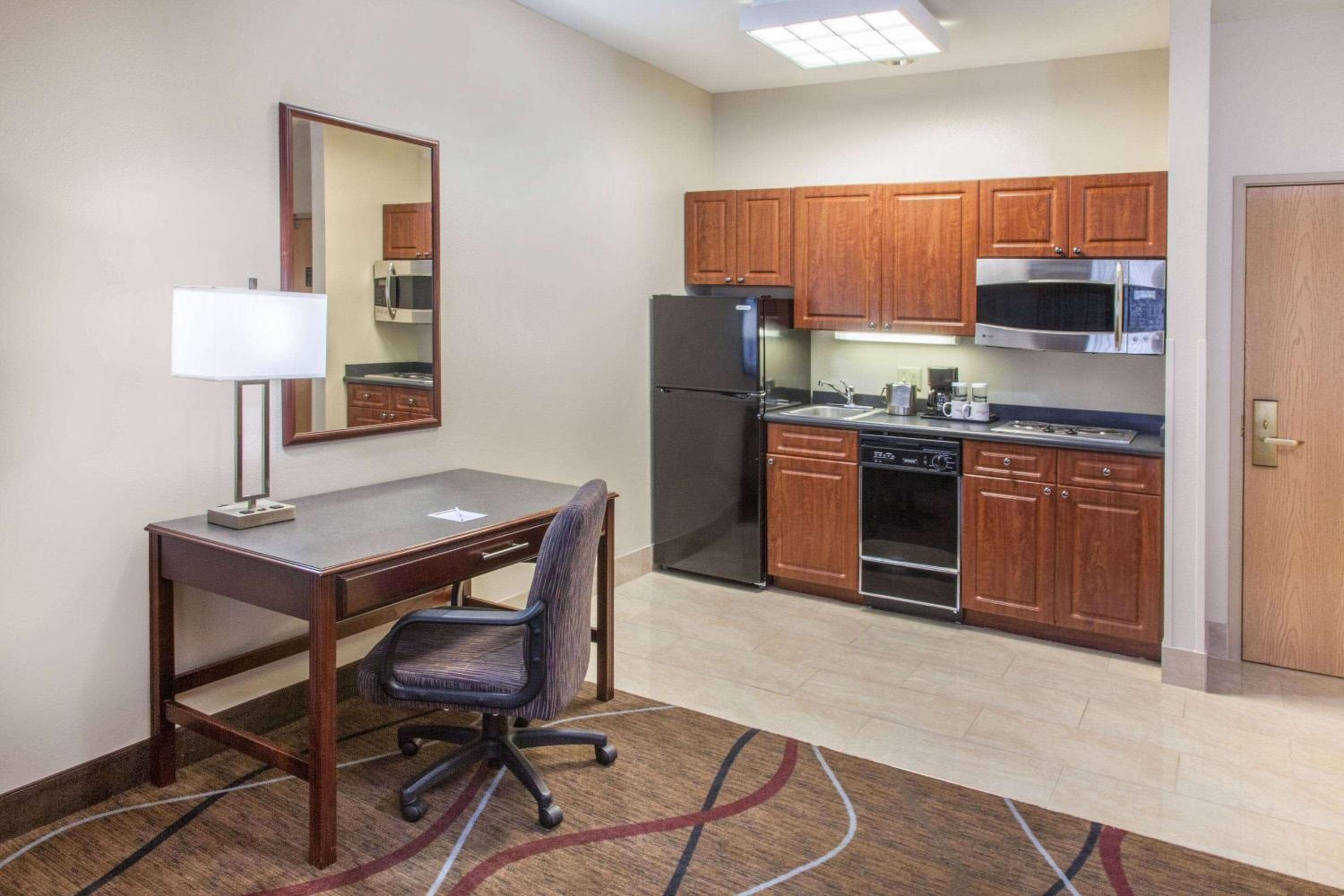 Hawthorn Extended Stay by Wyndham Bloomington, Bloomington, photo 5