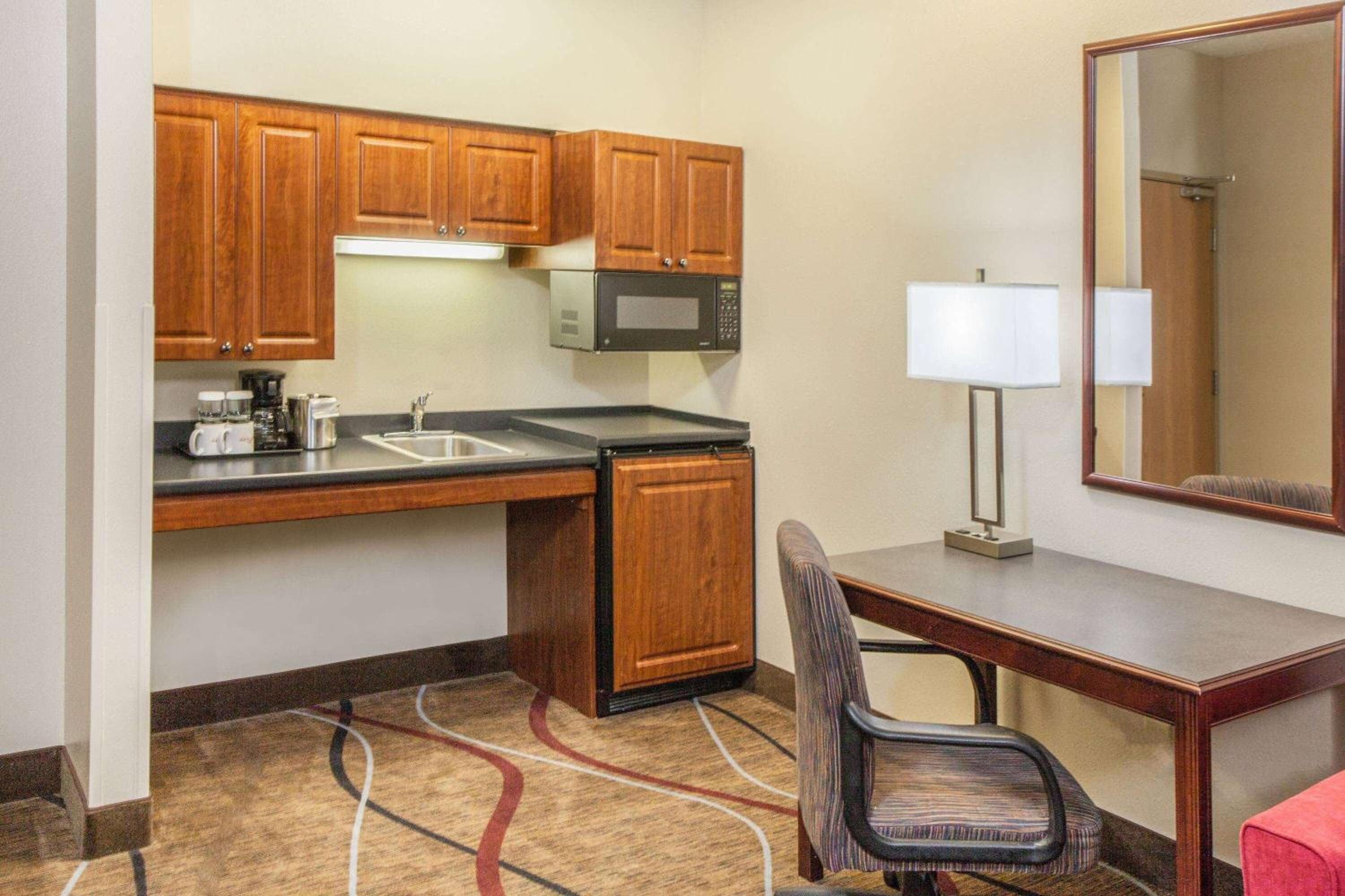 Hawthorn Extended Stay by Wyndham Bloomington, Bloomington, photo 4