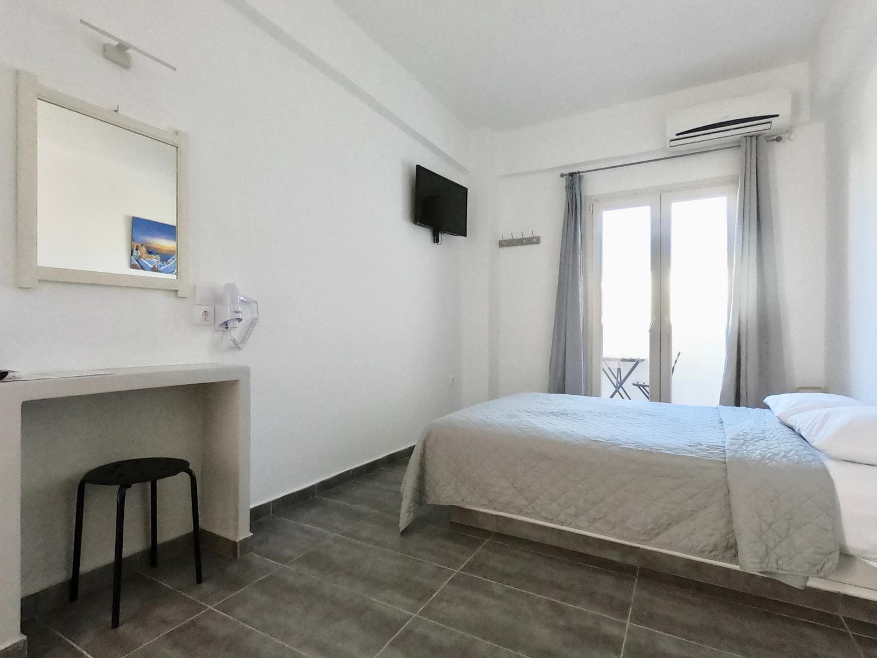 Anny Studios & Rooms Perissa Beach, Perissa, photo 5