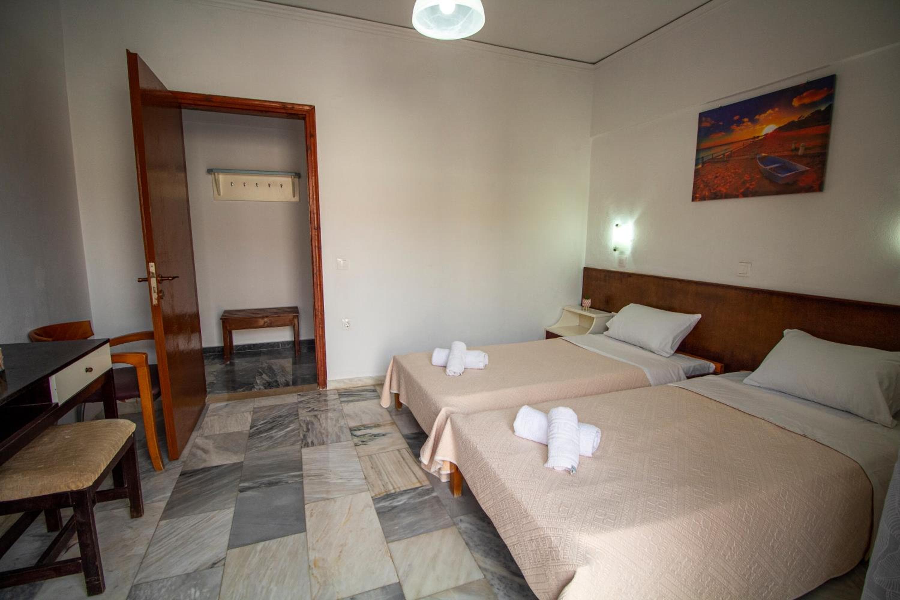 Harrys bar & apartments, Acharavi, photo 5