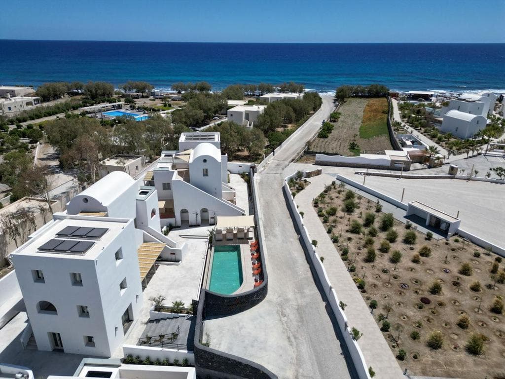 Peranosa the Residency, Perivolos