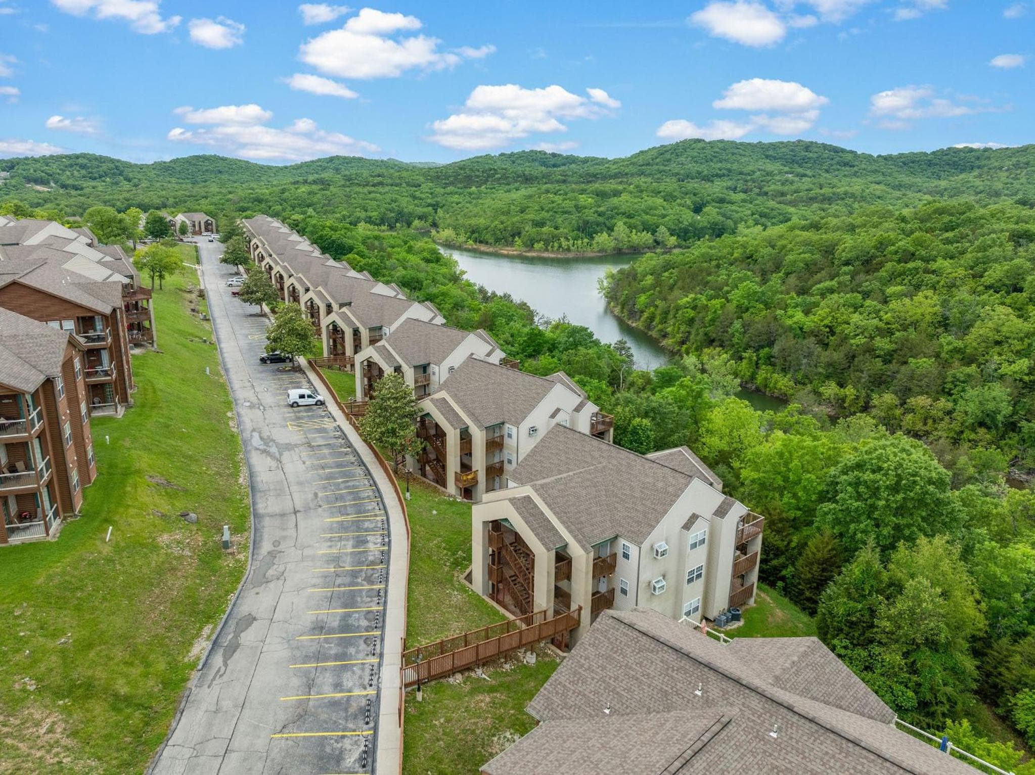 Lizzy's Landing, Branson