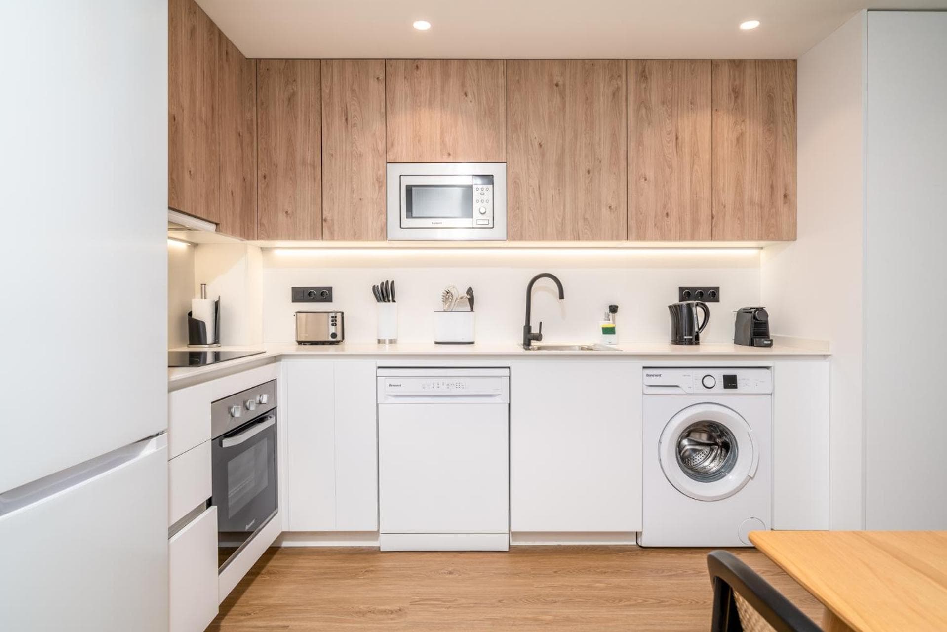 Limehome Barcelona Plaça Pirineus, Hospitalet de Llobregat, photo 5