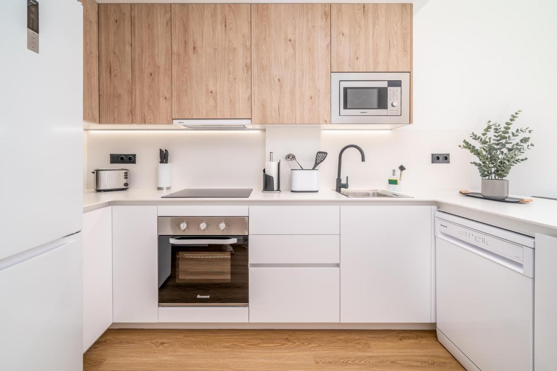 Limehome Barcelona Plaça Pirineus, Hospitalet de Llobregat, photo 2