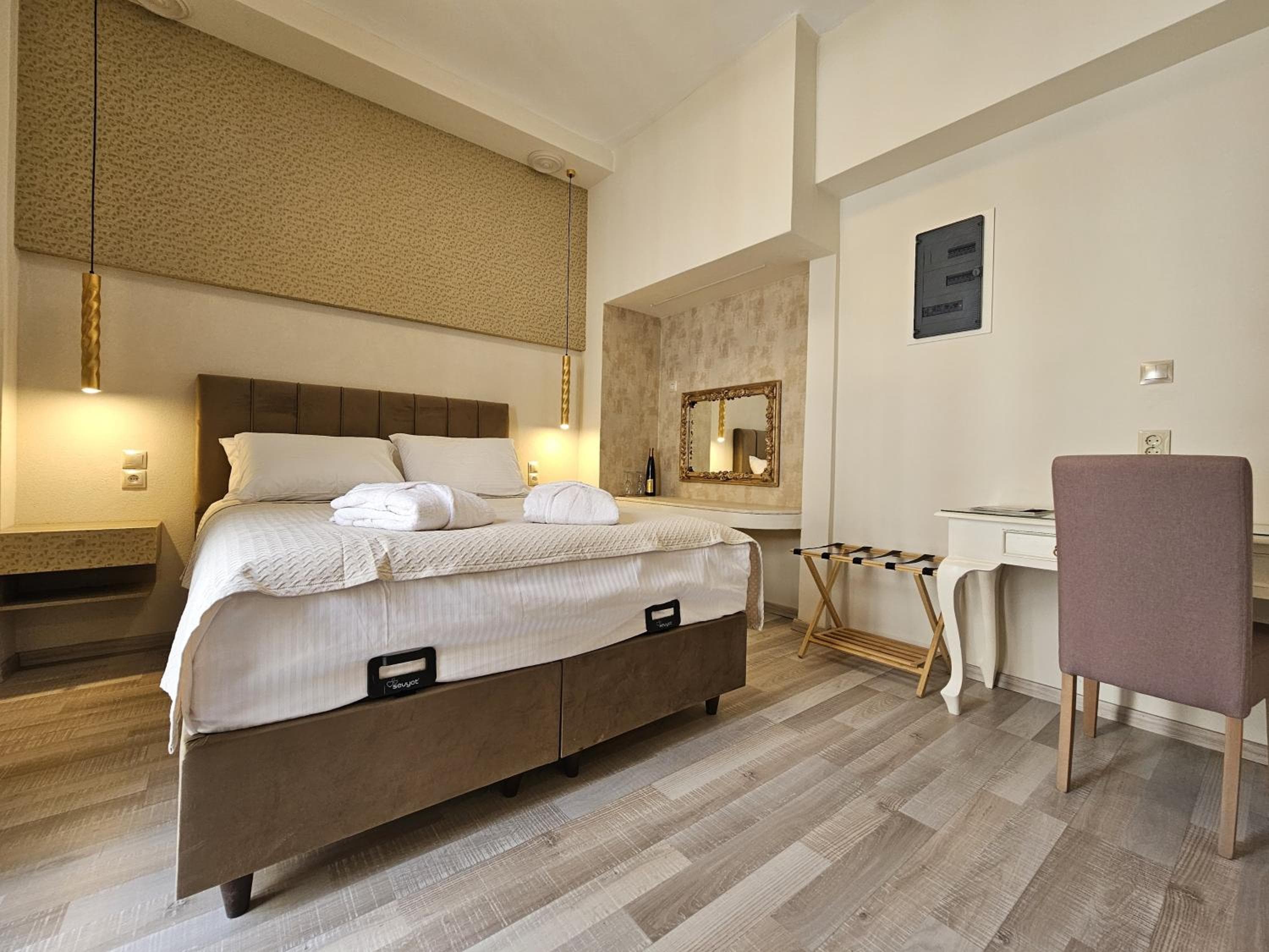 Golden City Center Suites, Rhodes Town