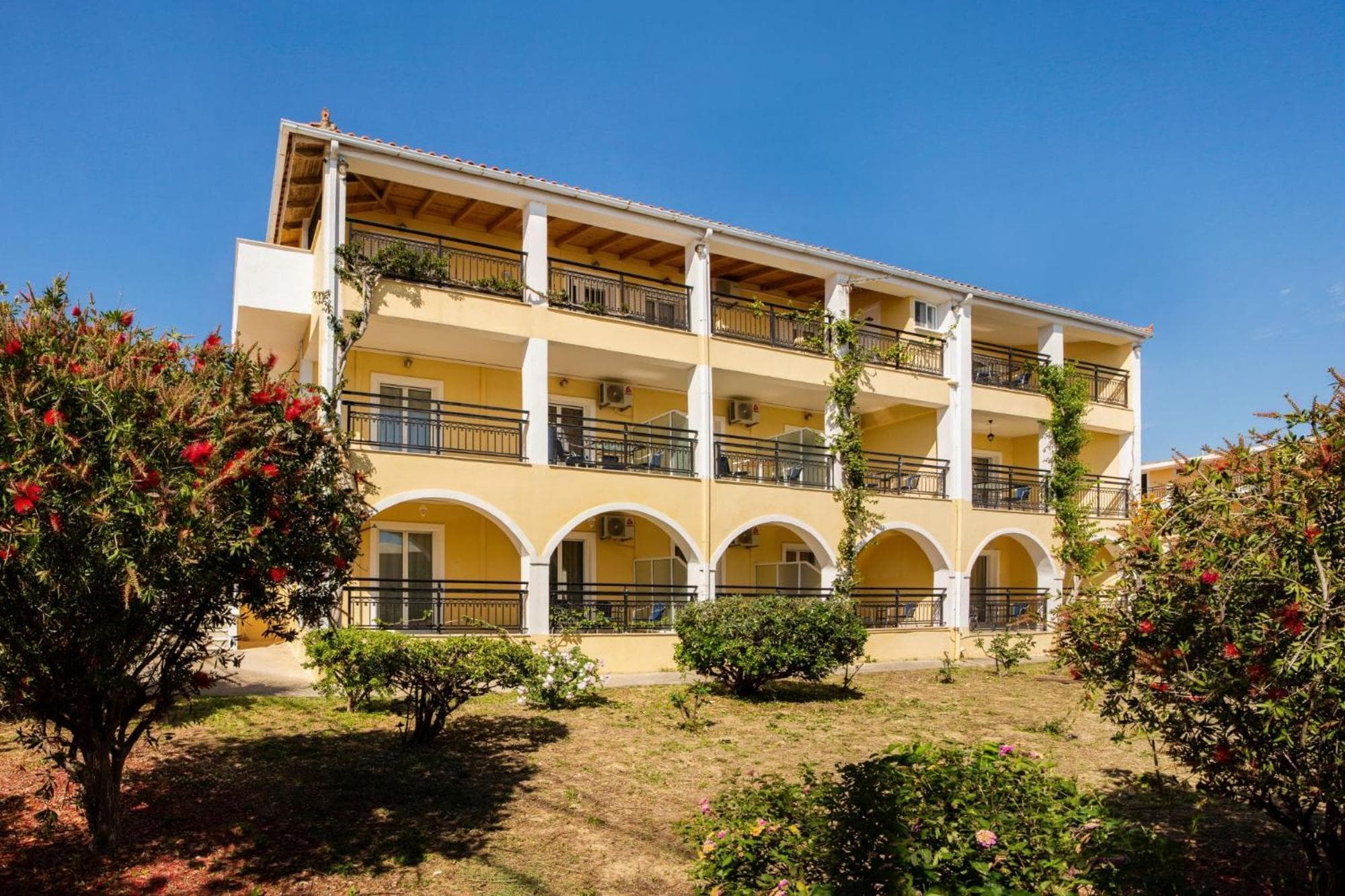 Searocco Studios & Apartments - Close to Alykes Center, by ZanteWize, Alykes