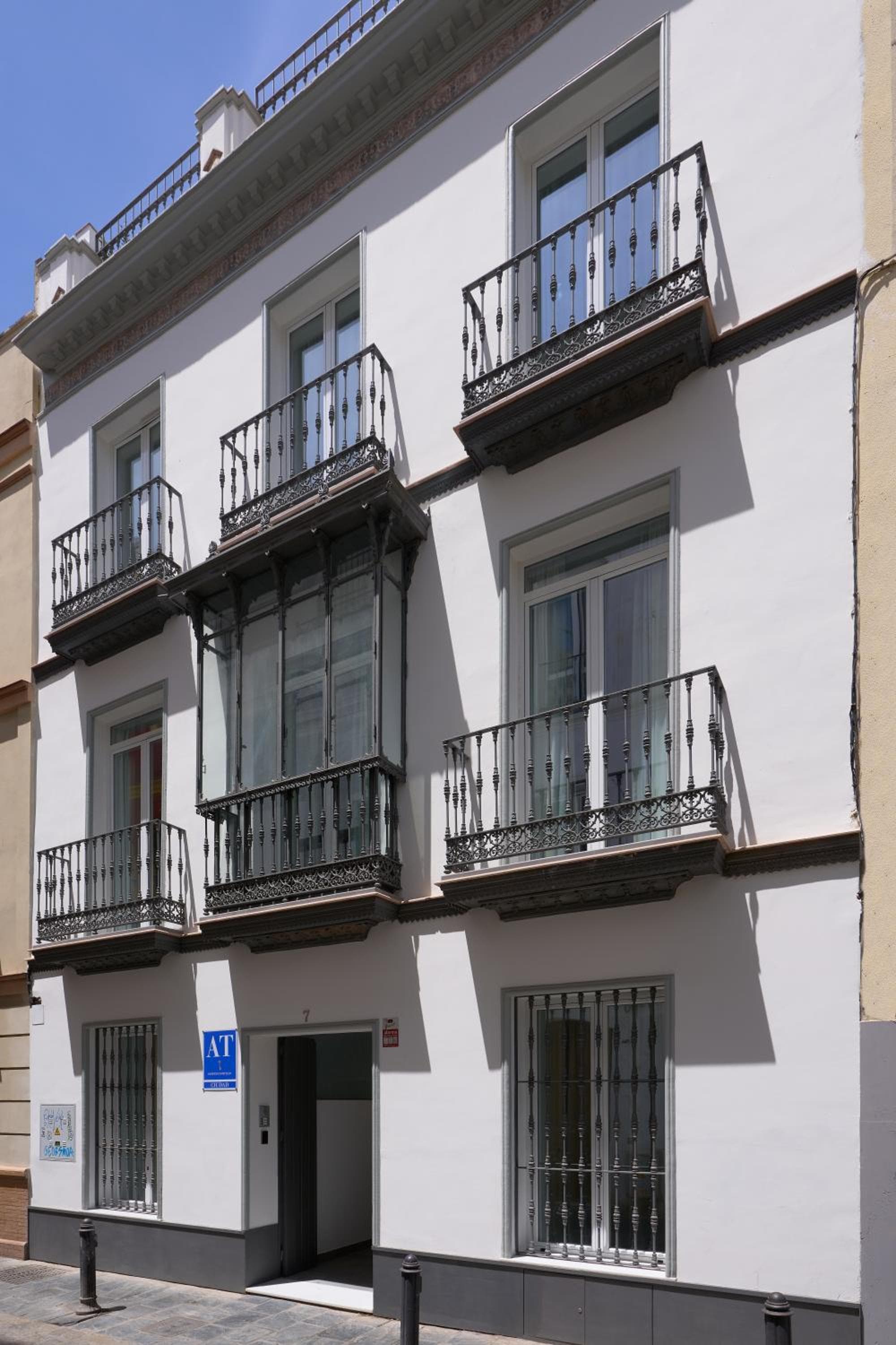 Naranjas y Limones Sevilla, by Homing U, Seville