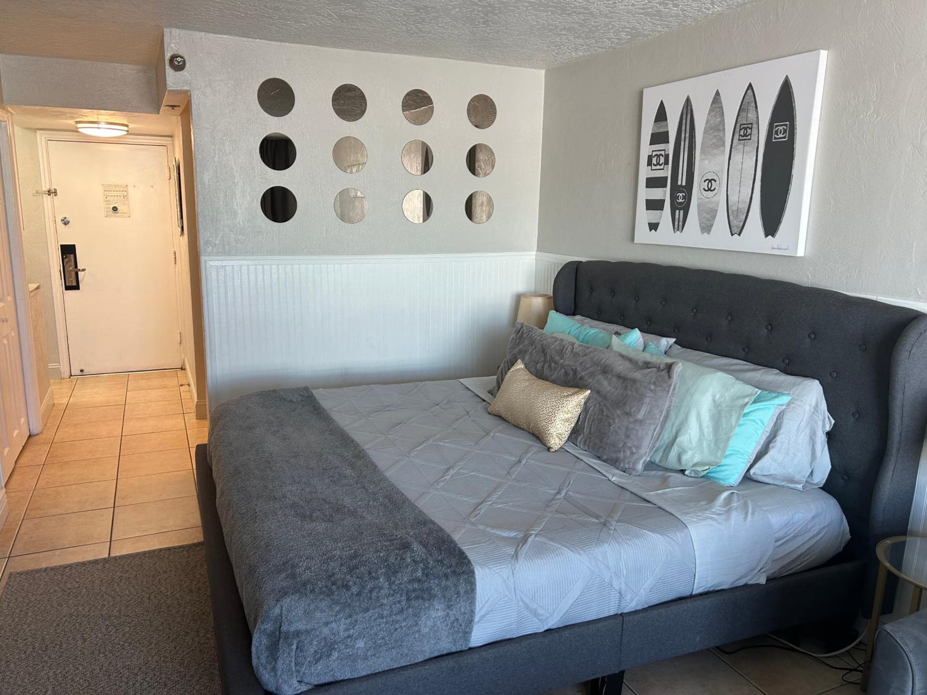 Luxury Beach Condos with Pool and Tiki Bar!, Daytona Beach, photo 5