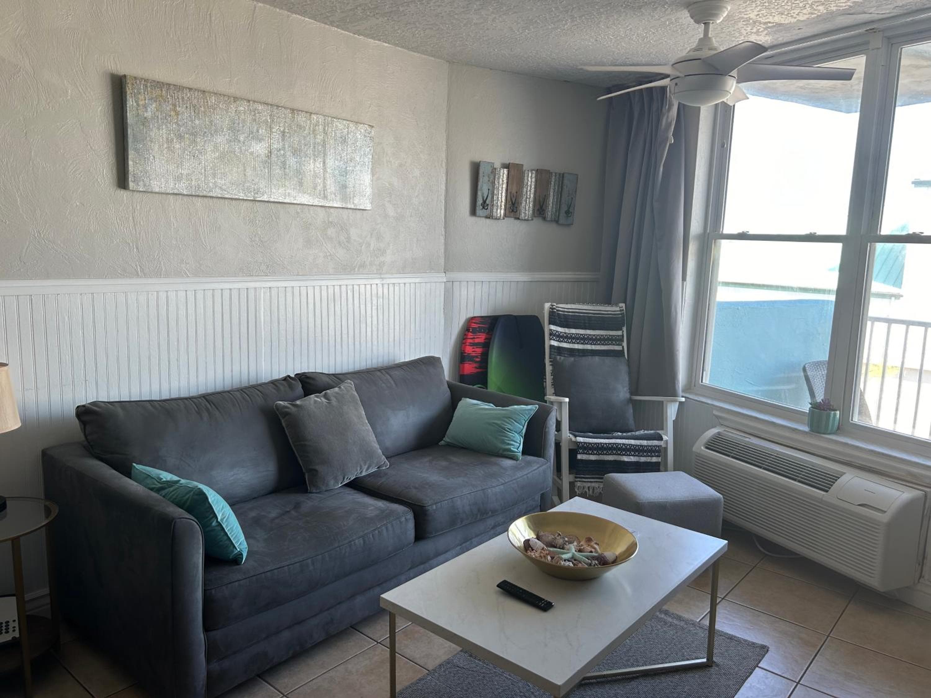 Luxury Beach Condos with Pool and Tiki Bar!, Daytona Beach, photo 6