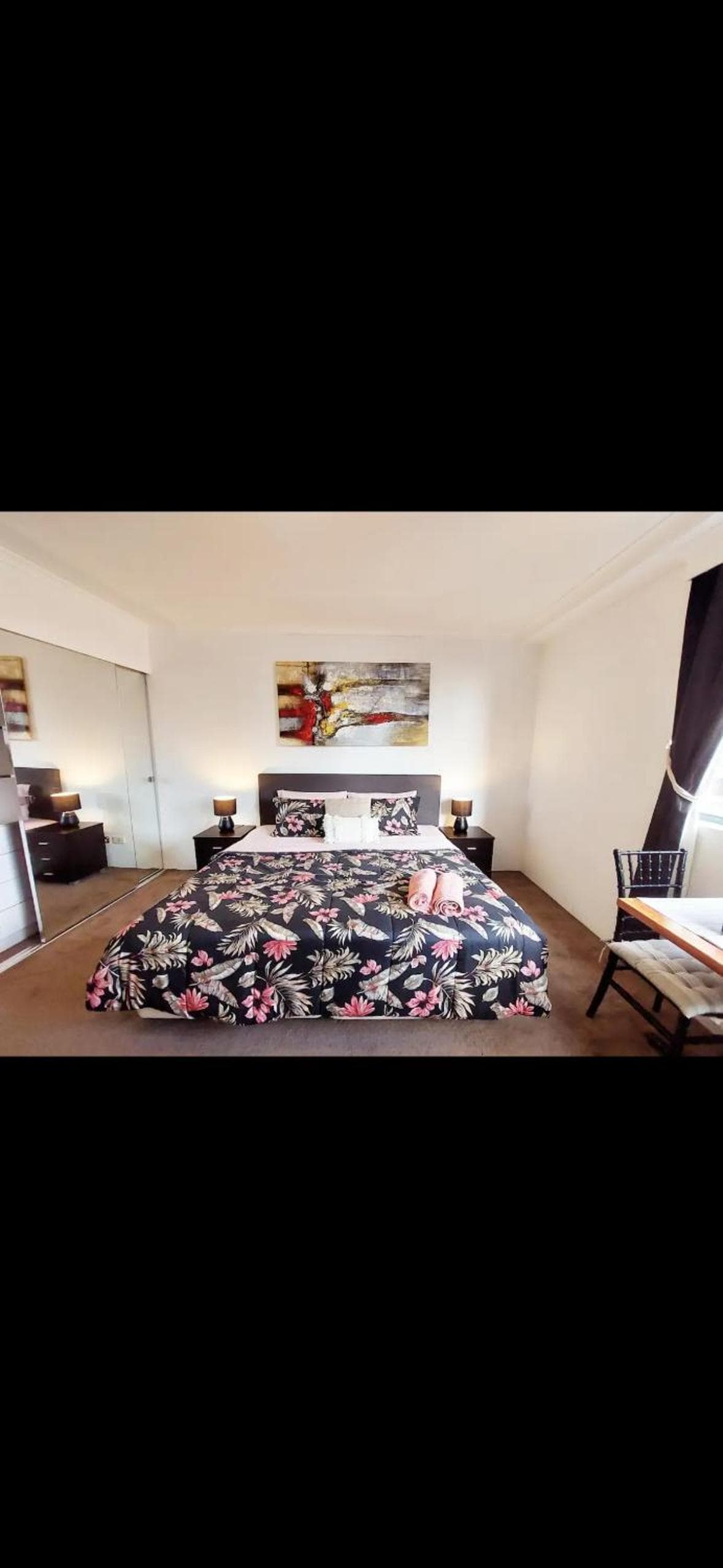 Embrace city conveniences, kitchenette, king bed, self check in, Sydney, photo 2