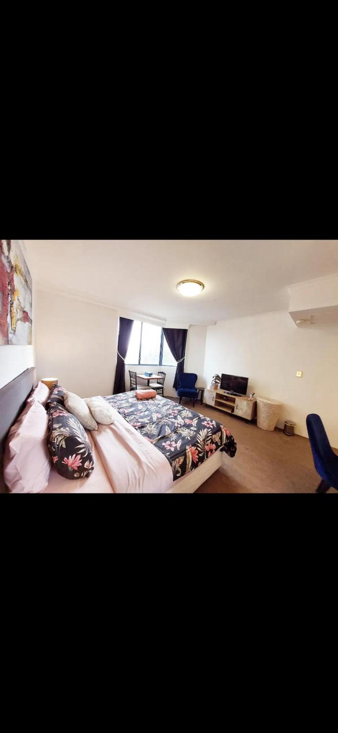 Embrace city conveniences, kitchenette, king bed, self check in, Sydney, photo 3