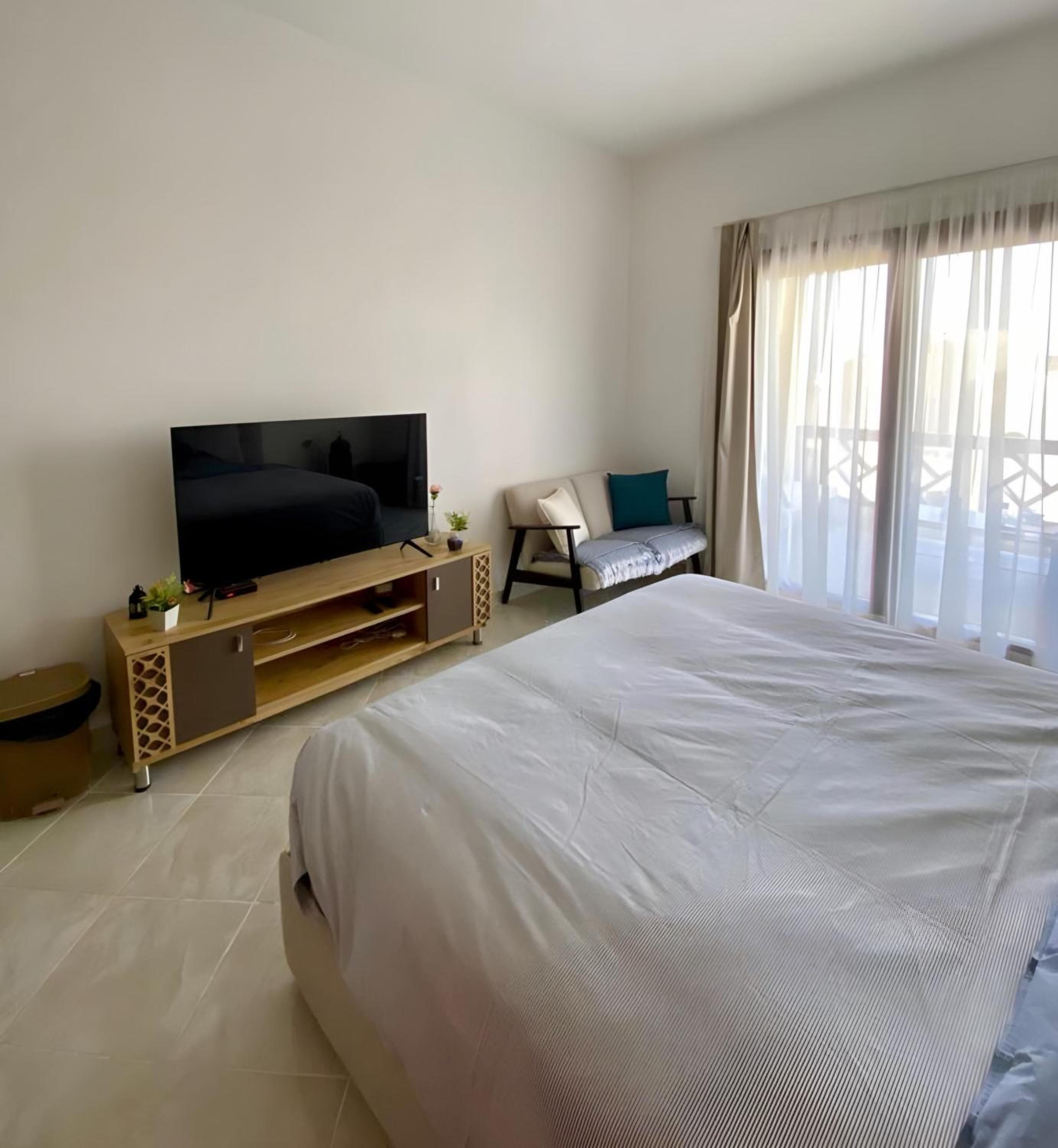 luxury Beachfront Studio- Foreign Nationals Only, Hurghada
