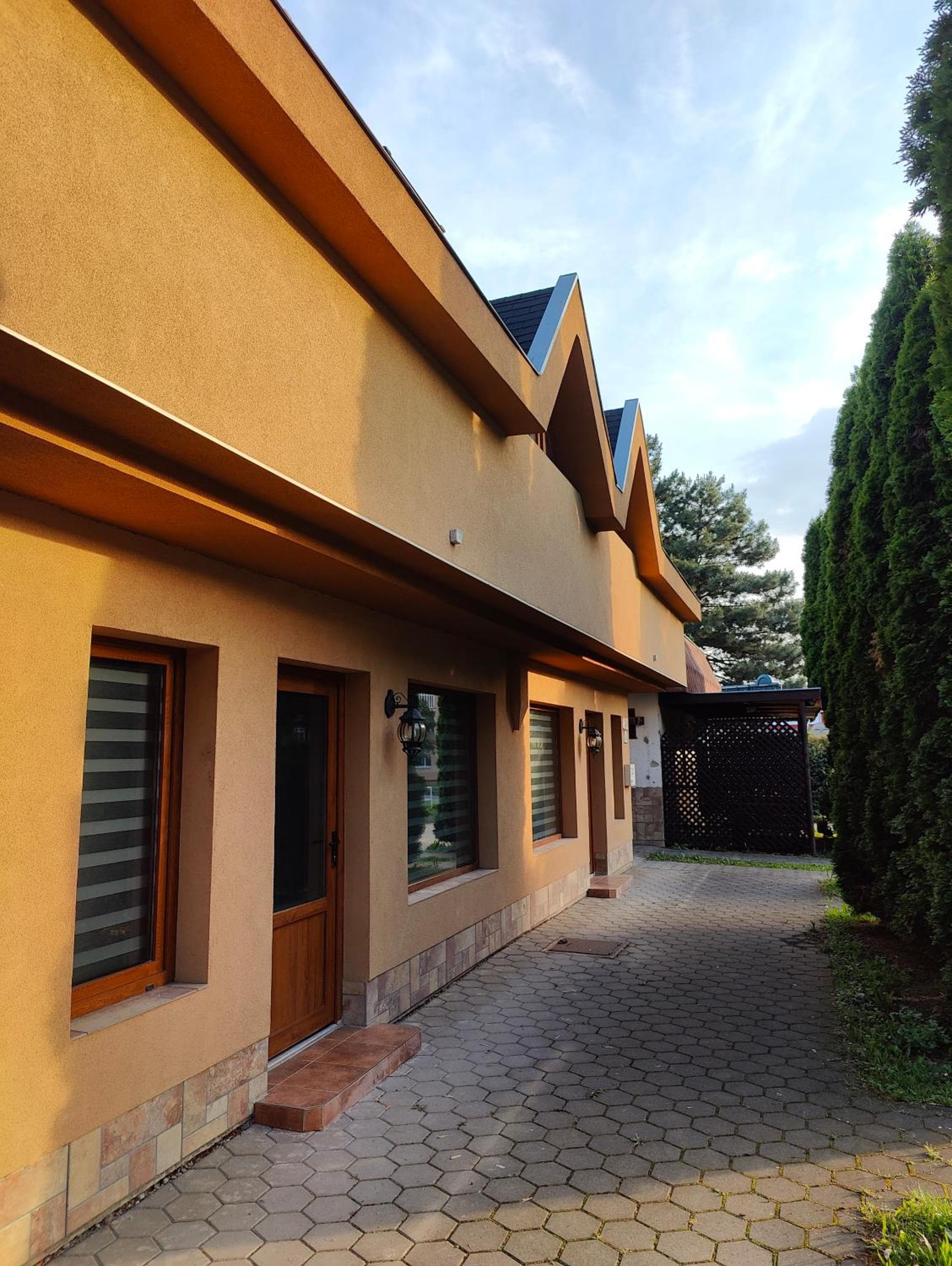 Parrot district apartments, Nové Zámky