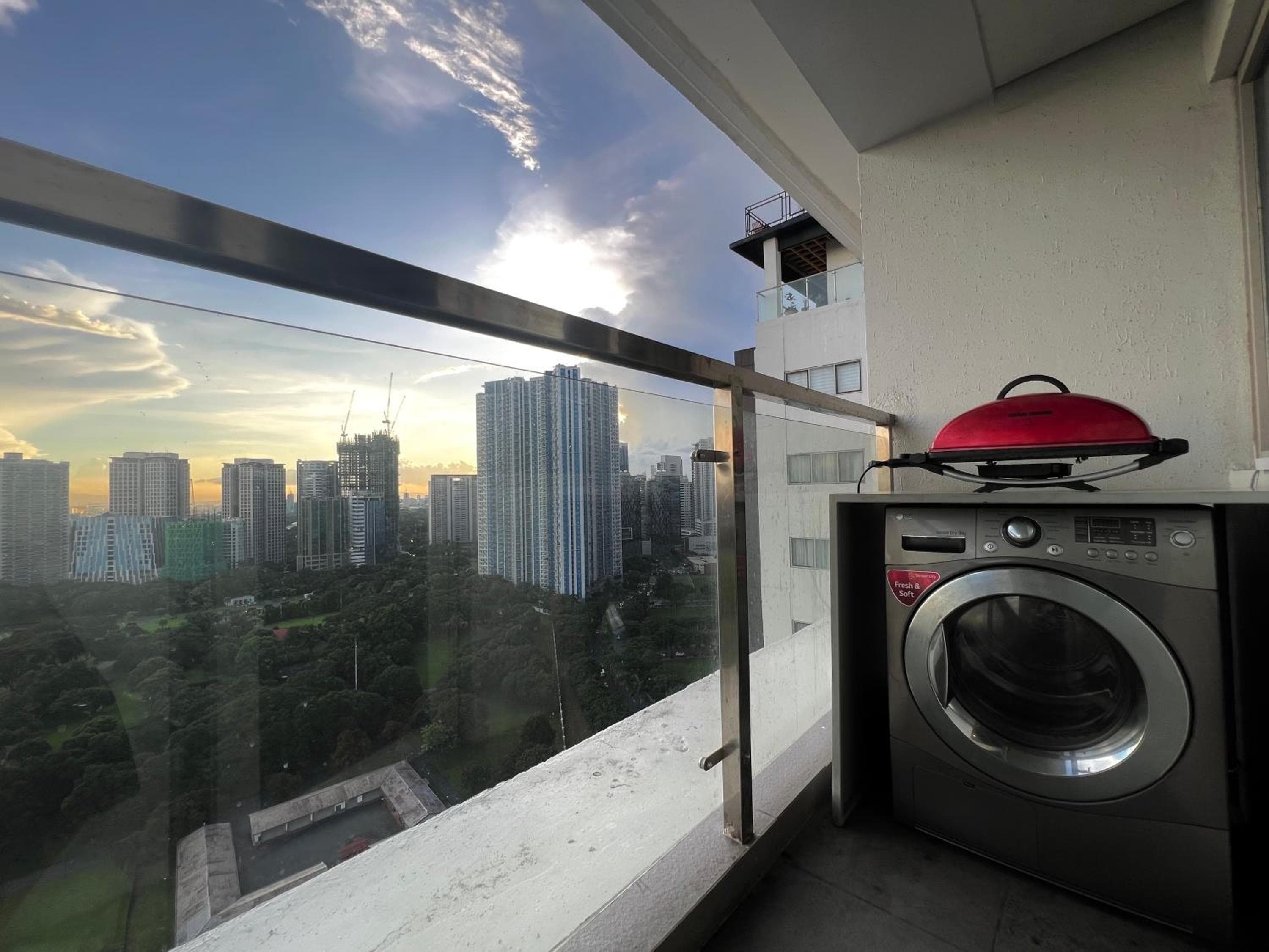 Modern 1BR Executive Suite l Best City View of BGC l The Residences BCCT, Manila, photo 6