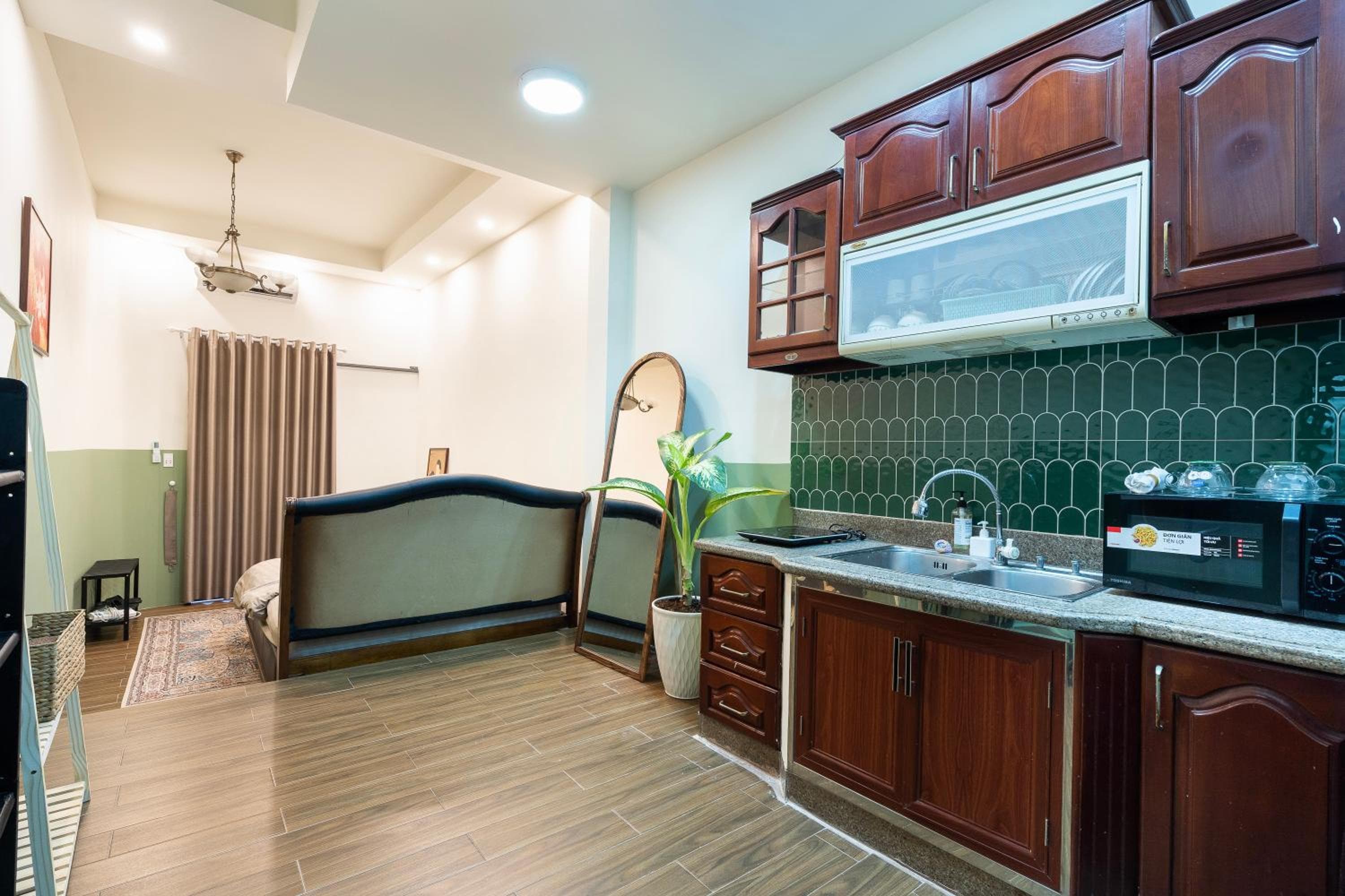 Charming A Little Saigon Apartment - Heart of Vibrant District 1, Ho Chi Minh City, photo 3