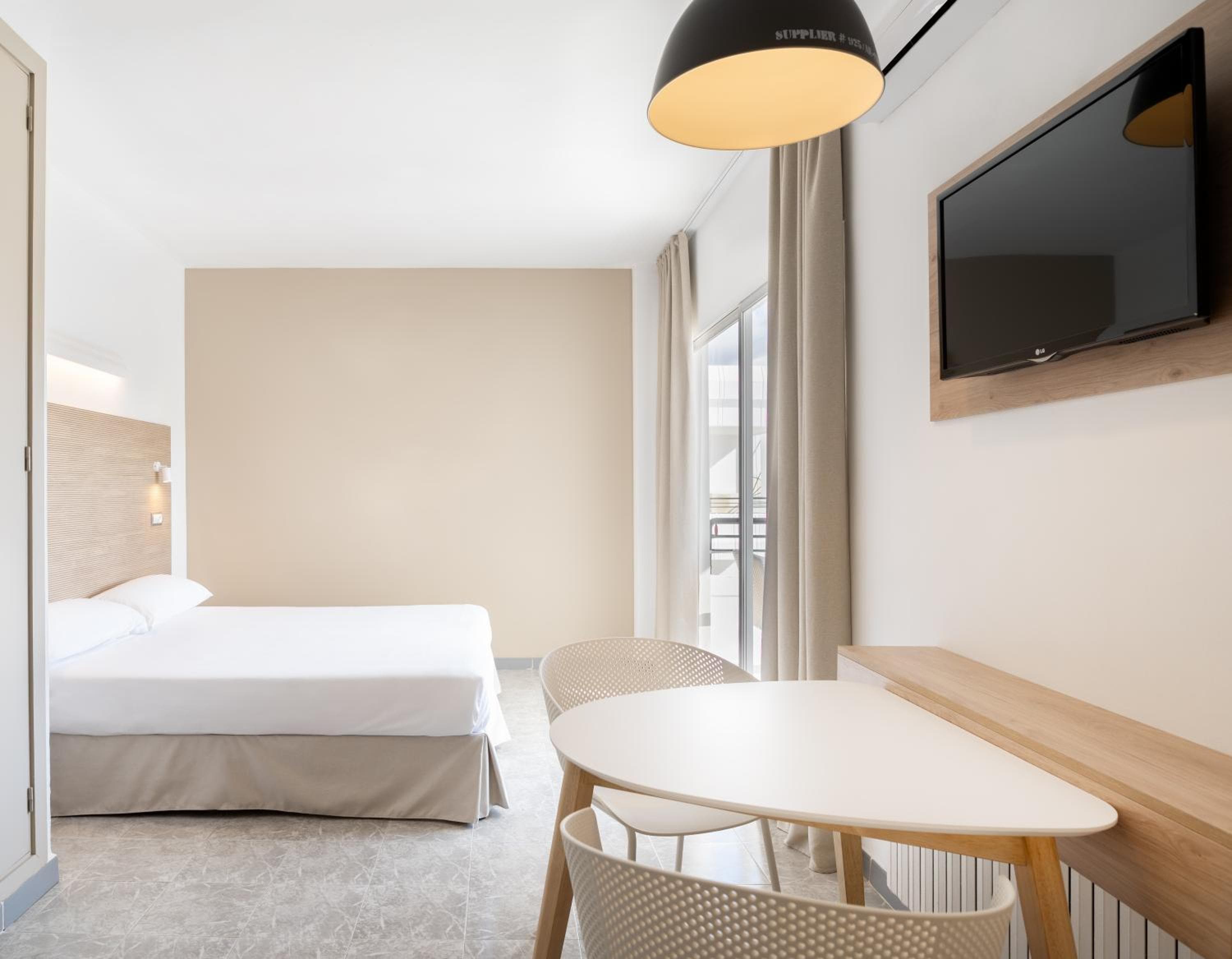 SOL by Meliá Lunamar Palmanova Apartamentos - Adults Only, Palmanova, photo 2