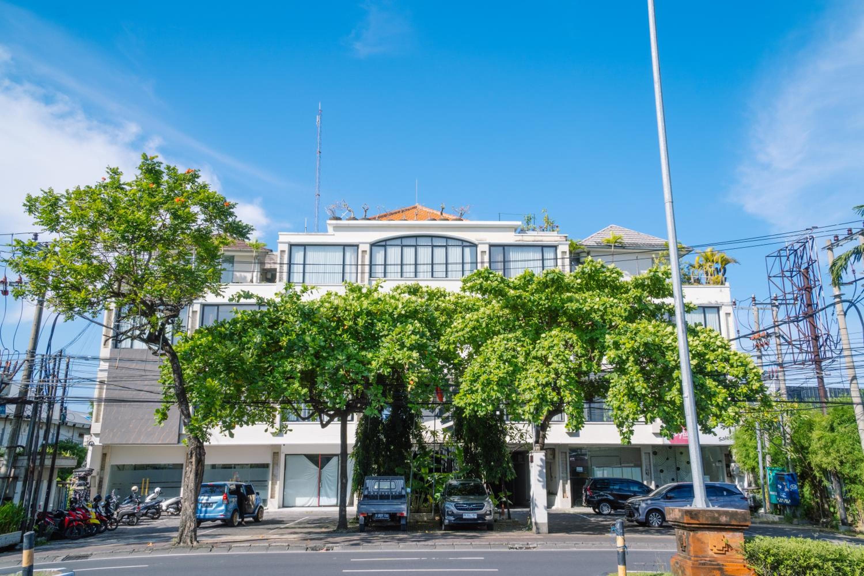 Bustle Base Coliving and Coworking Space, Legian