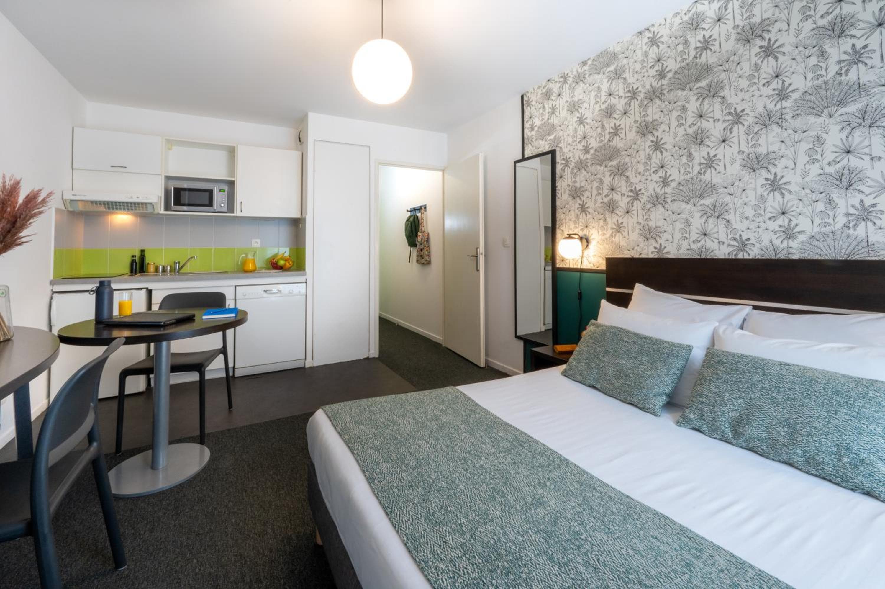 Nemea Appart Hotel Home Suite Nancy Centre, Nancy, photo 2