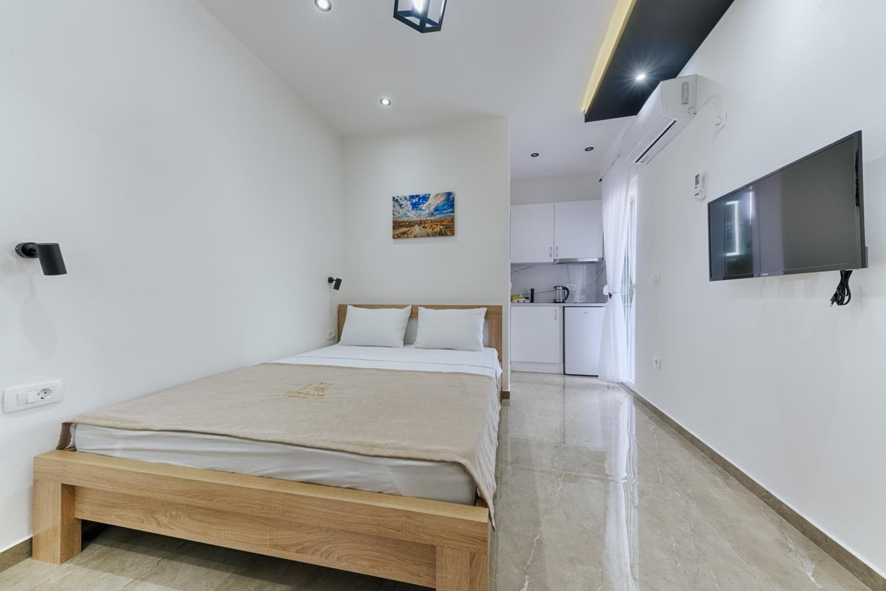 Lux DAM Apartments, Bar, photo 5