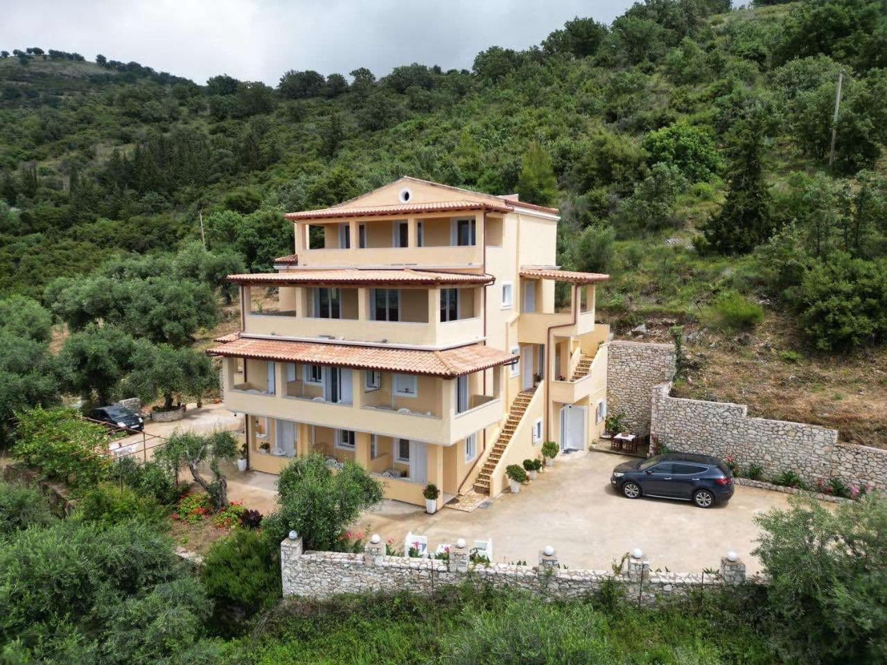 Nefeli's Apartment, Himare