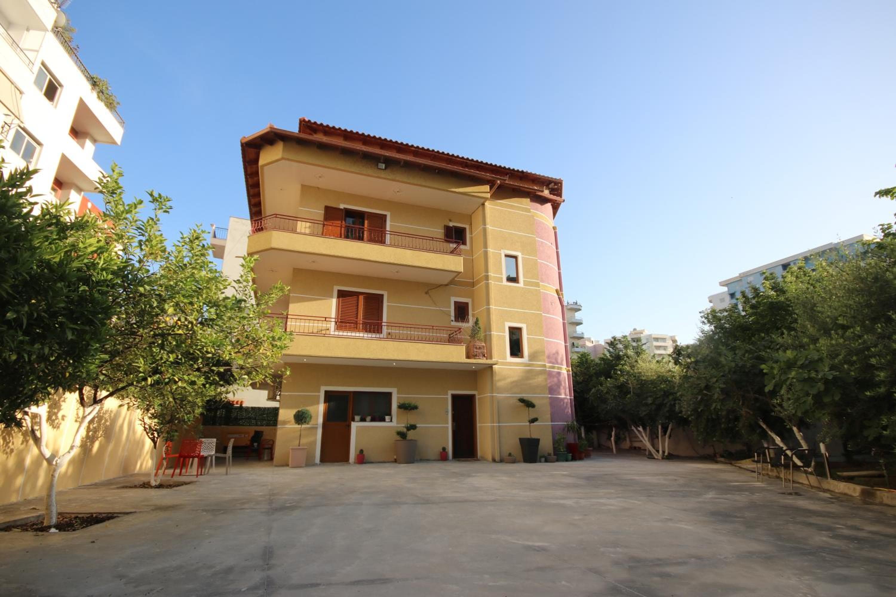 Vila Bajrami, Vlorë