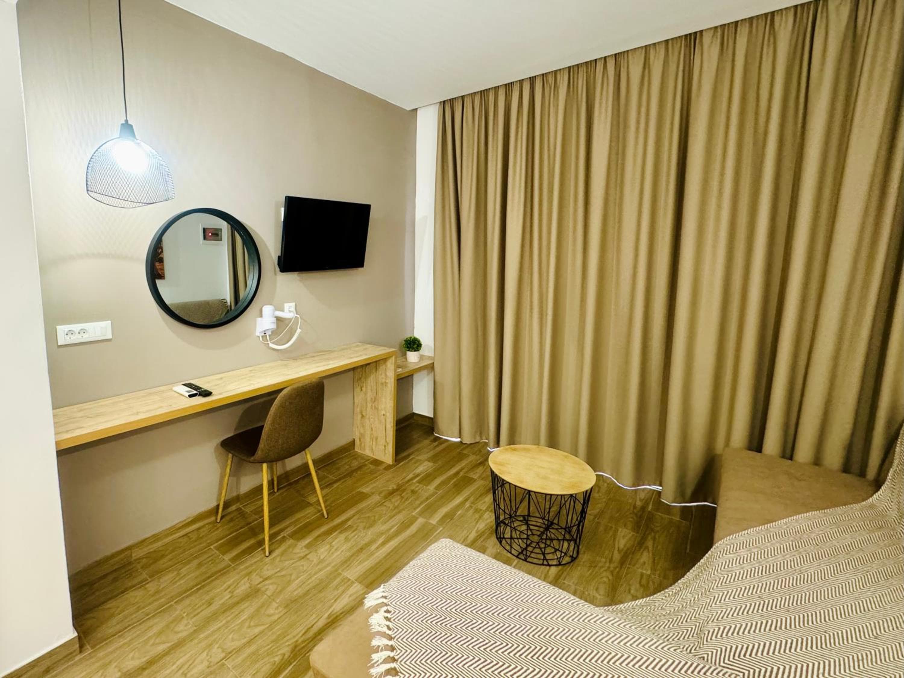 Peter's Place Studios & Suites, Faliraki, photo 2