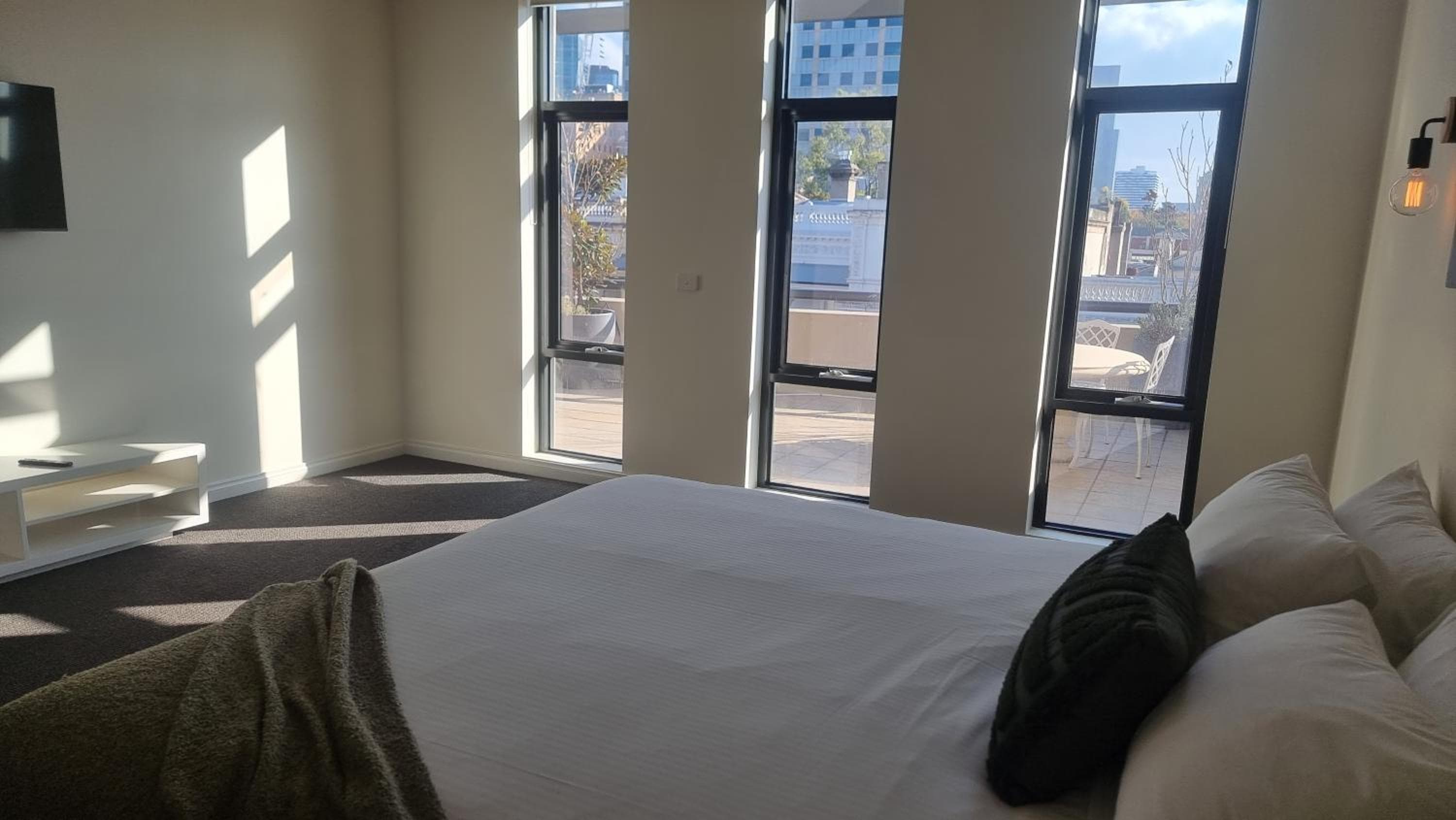 Hotel room at Melbourne Metropole Central Official