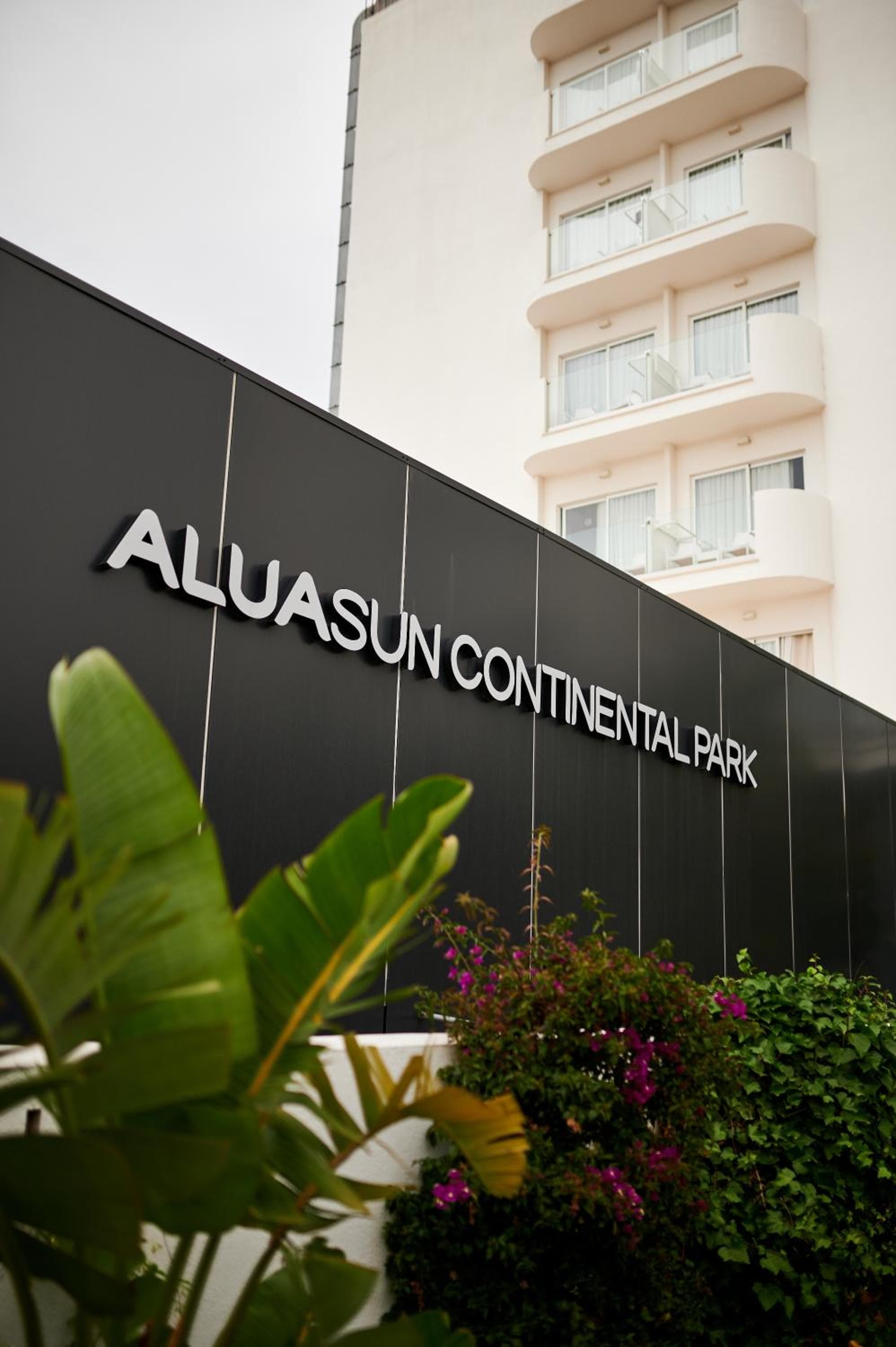 AluaSun Continental Park Hotel & Apartments, Playa de Muro, photo 3