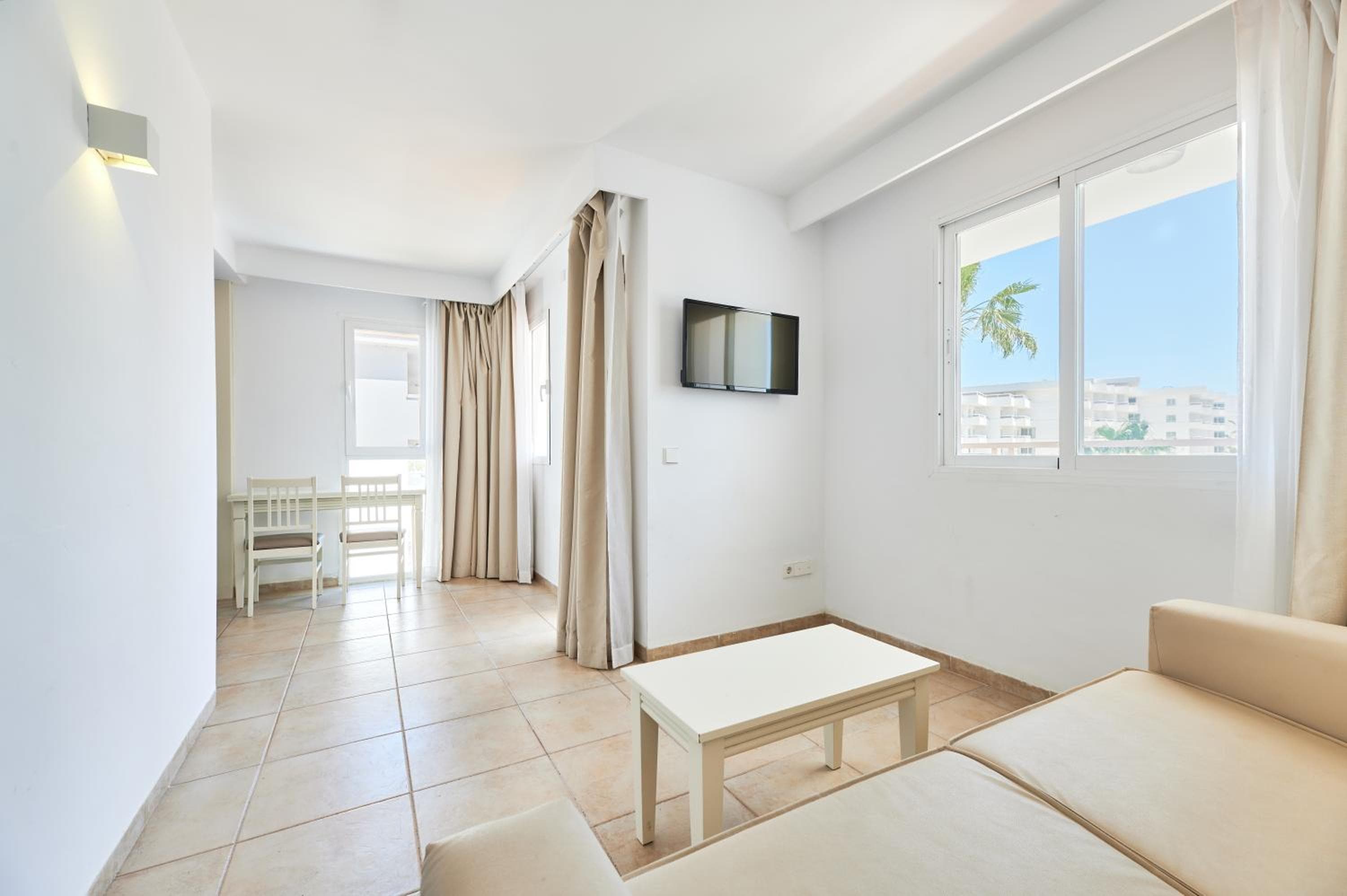 AluaSun Continental Park Hotel & Apartments, Playa de Muro