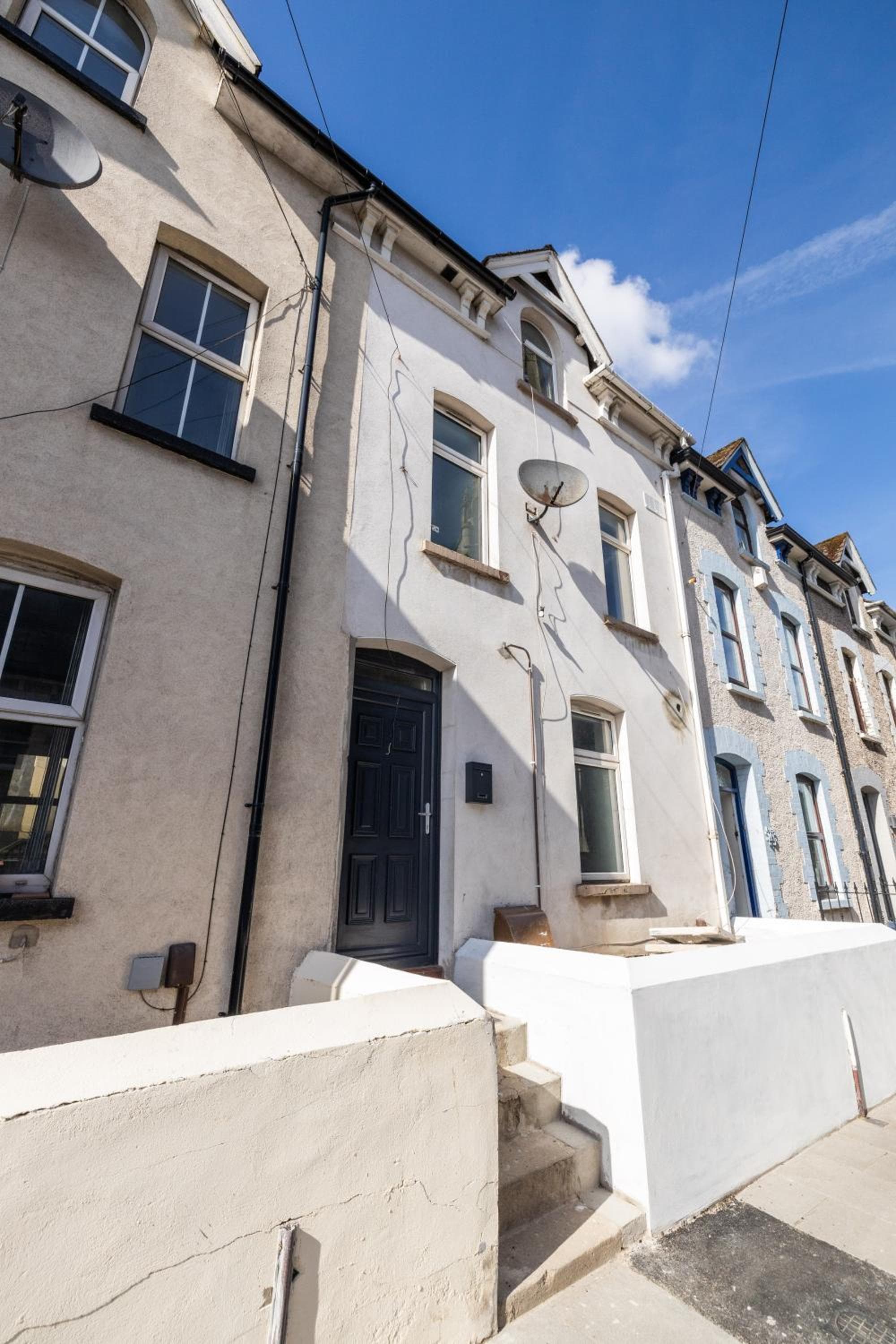 Private Double Rooms by Travel Lets Short Term Rental Agency In Derry City Centre, Derry Londonderry