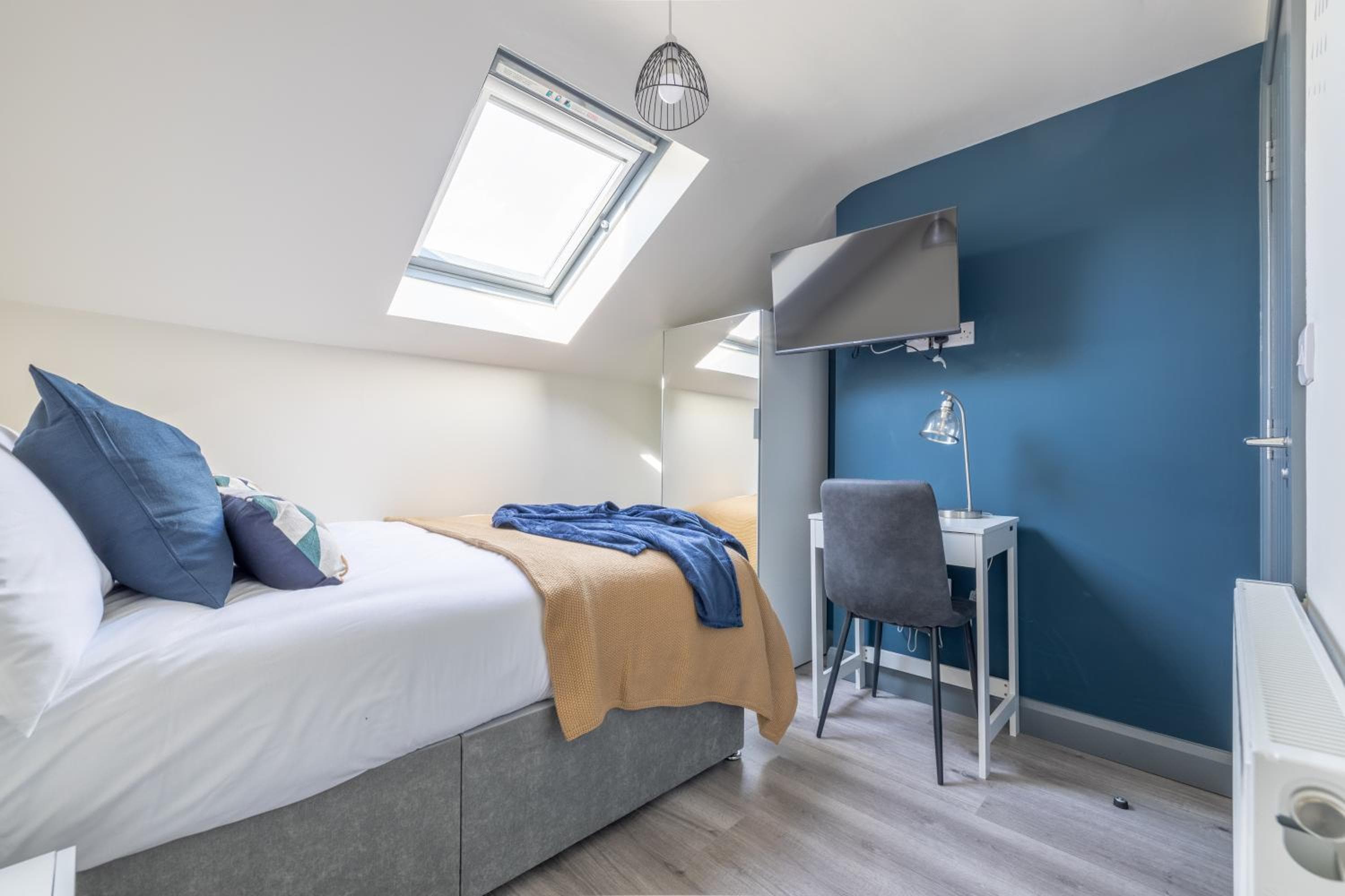 Private Double Rooms by Travel Lets Short Term Rental Agency In Derry City Centre, Derry Londonderry, photo 3