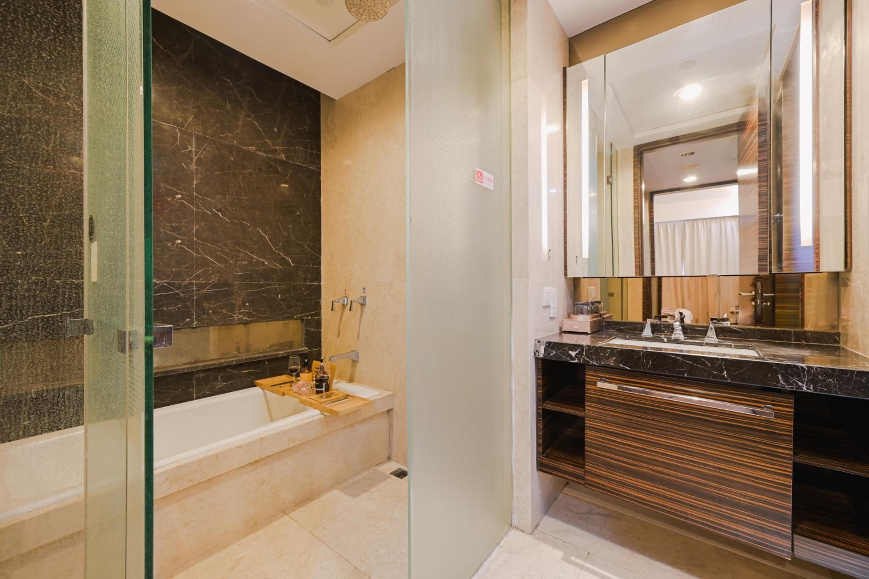 Snug Gaokong Jiangjing Hotel- Poly World Trade Center, Guangzhou, photo 3