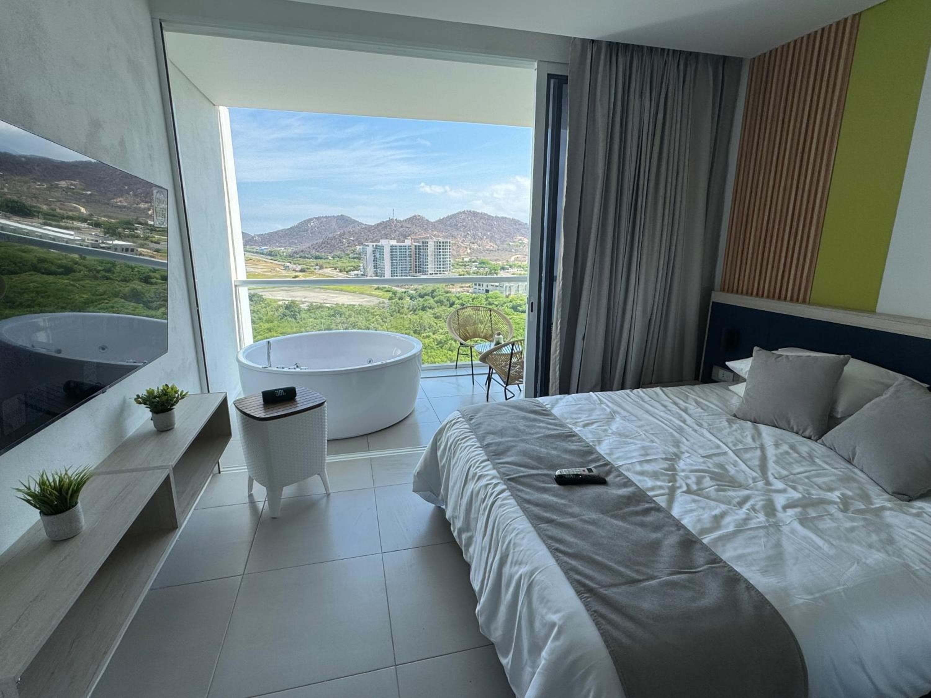 Suite Lujosa con Jacuzzi piso 14 vista al mar, Santa Marta, photo 5