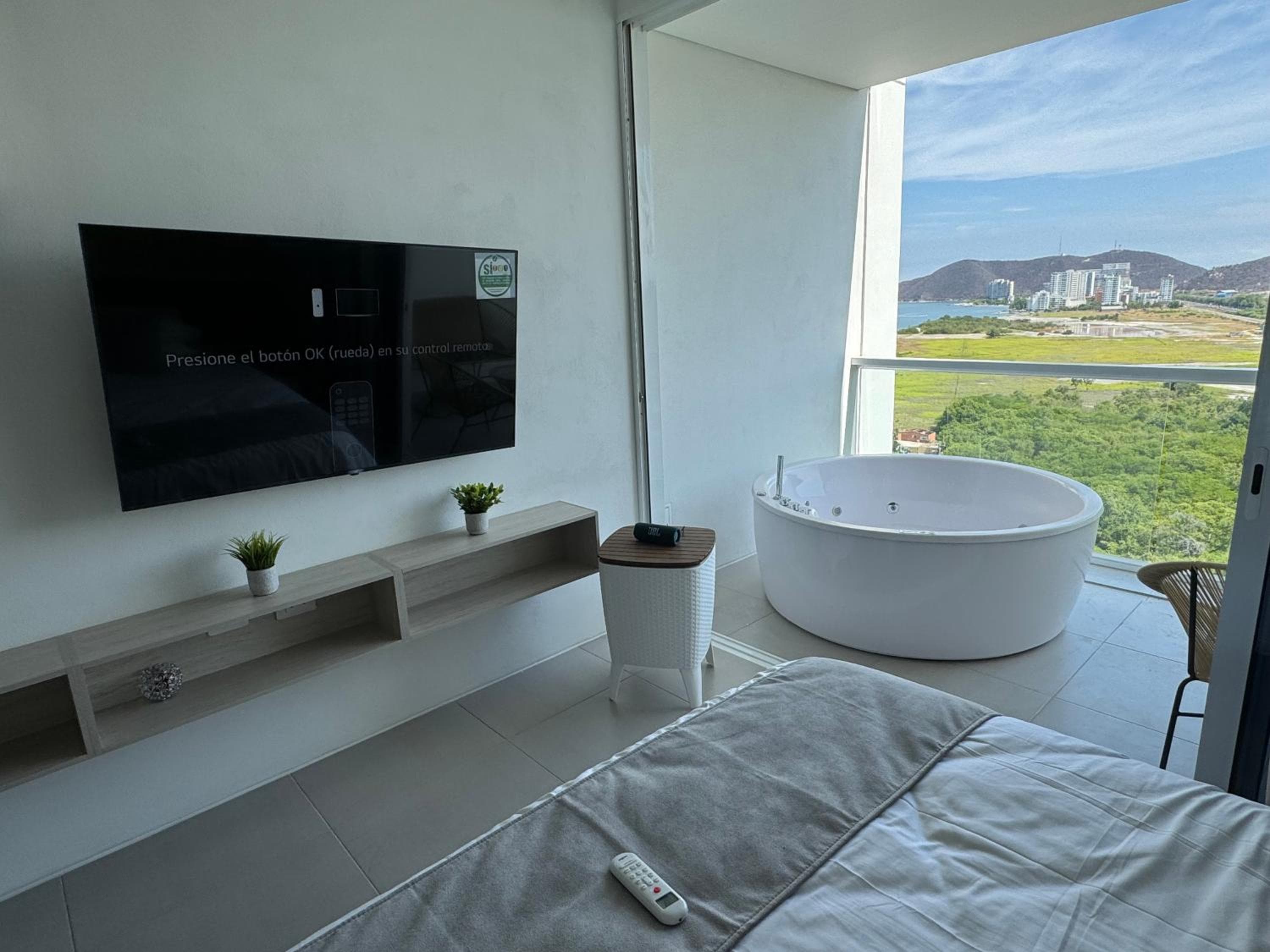 Suite Lujosa con Jacuzzi piso 14 vista al mar, Santa Marta, photo 2