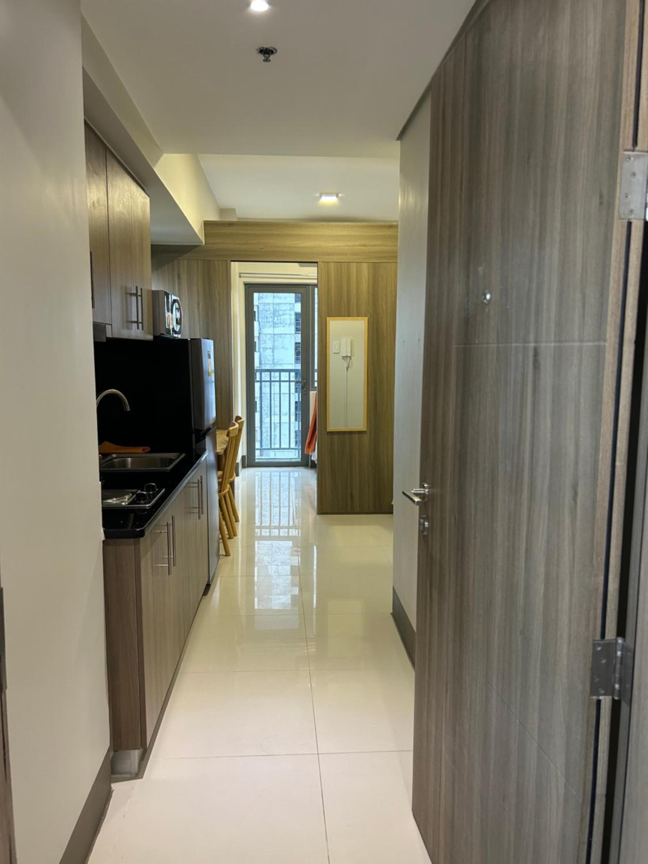 Cairong Inn Condominium TV with Netflix FAME RESIDENCES, Manila