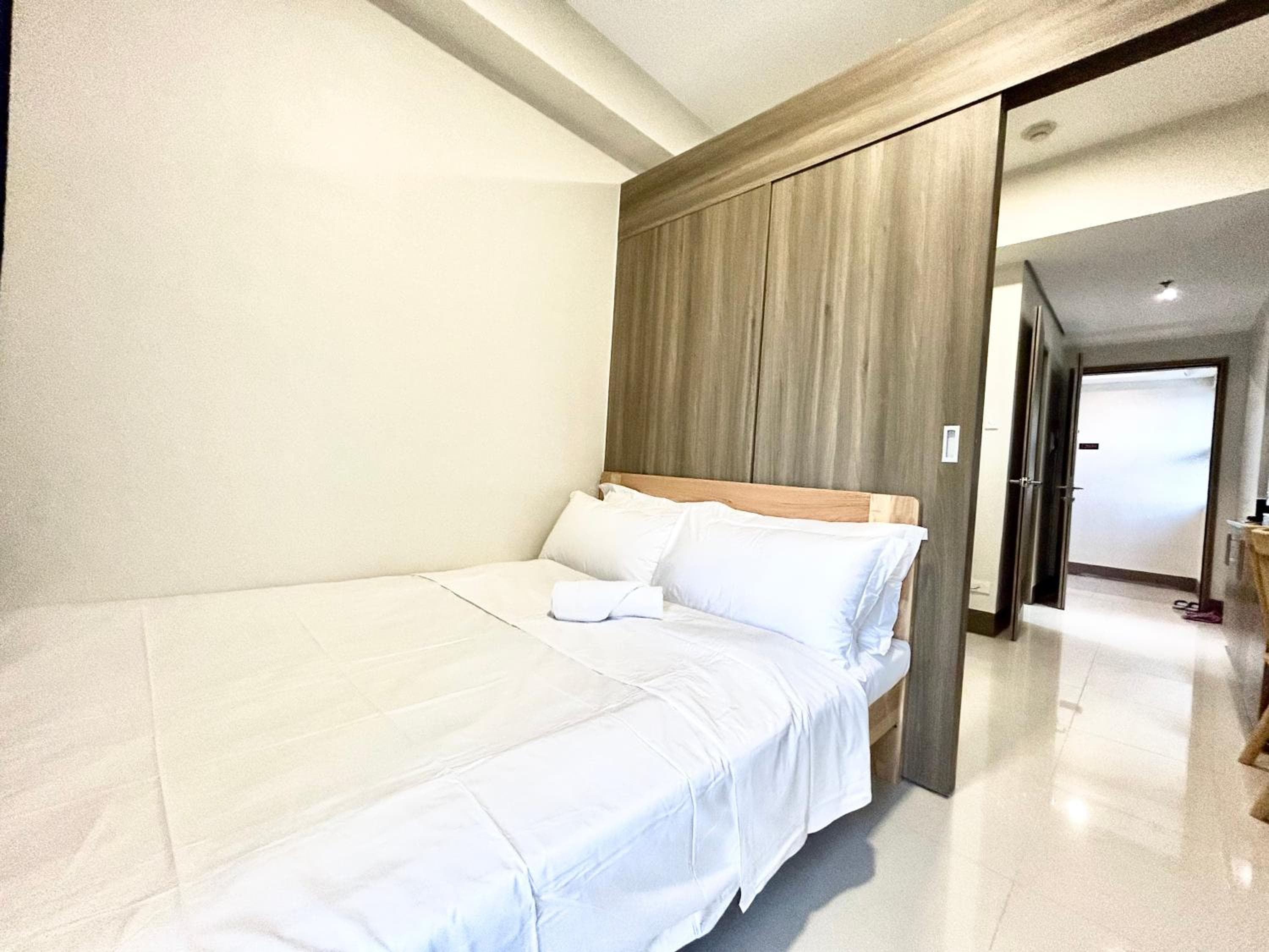 Cairong Inn Condominium TV with Netflix FAME RESIDENCES, Manila, photo 3