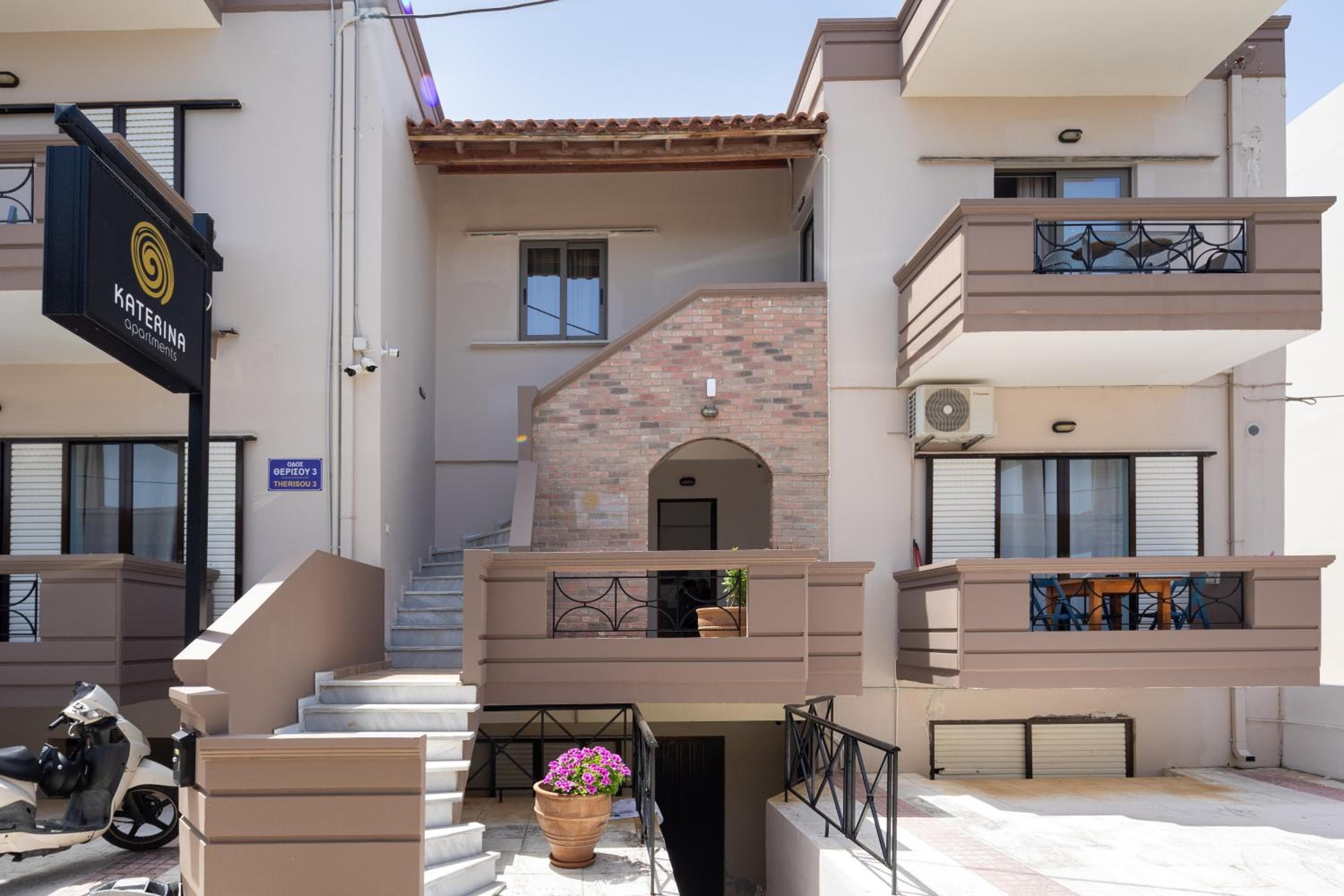 Katerina Apartments, Kato Daratso
