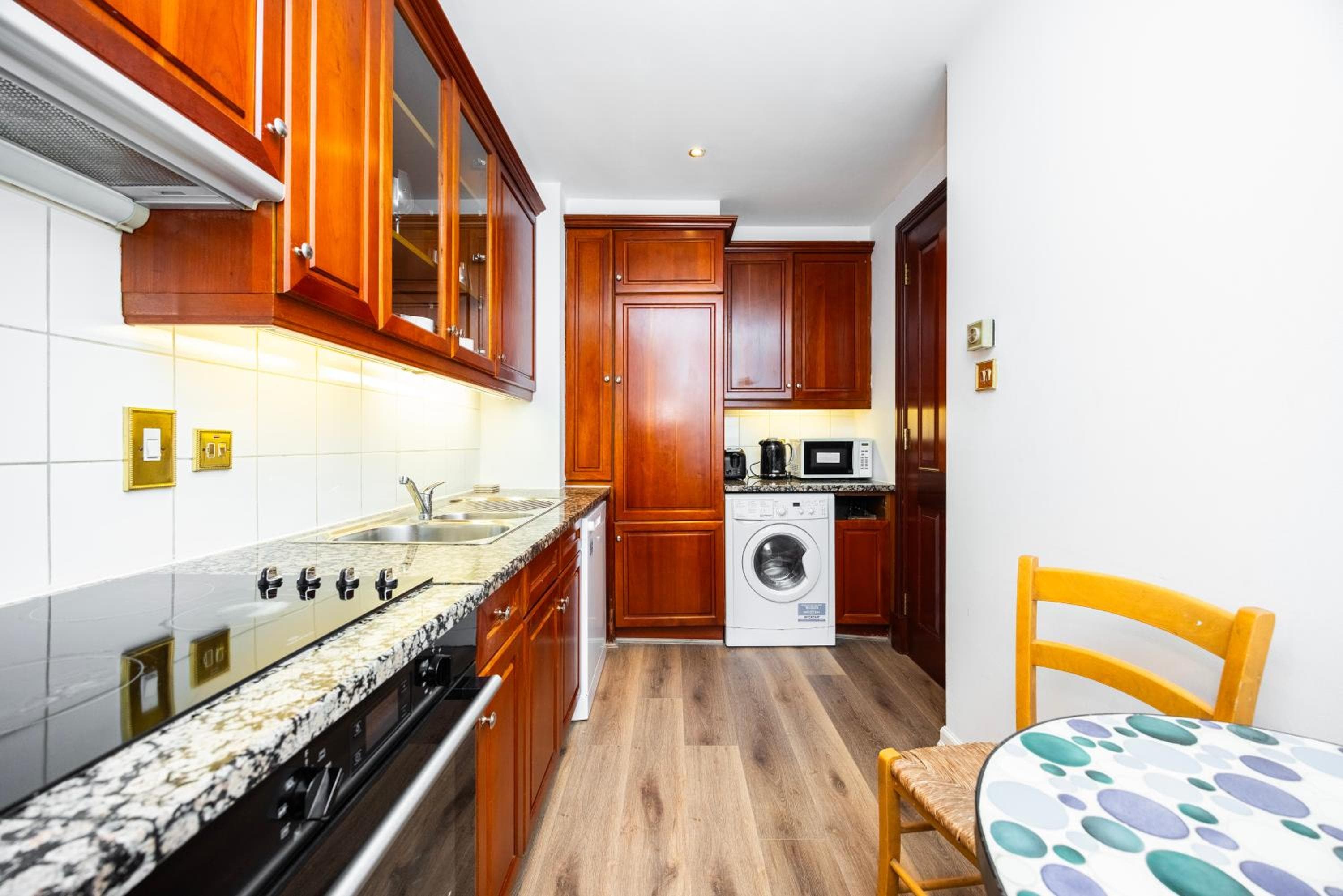CARLTON COURT - MAYFAIR, London, photo 5