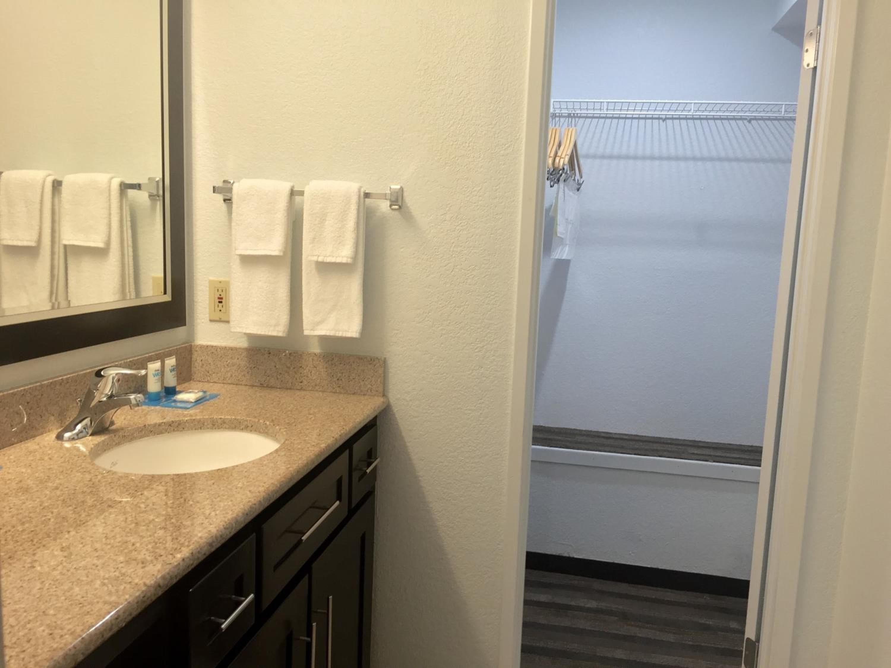 Hyatt House LAX Manhattan Beach, El Segundo, photo 3