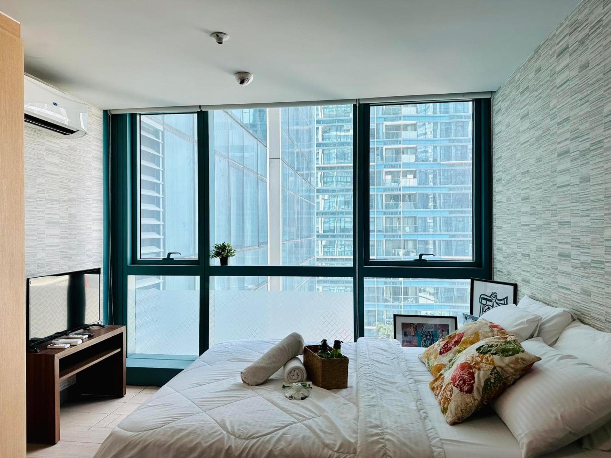 BGC One Uptown Suite by Christine Suites PH, Manila, photo 2