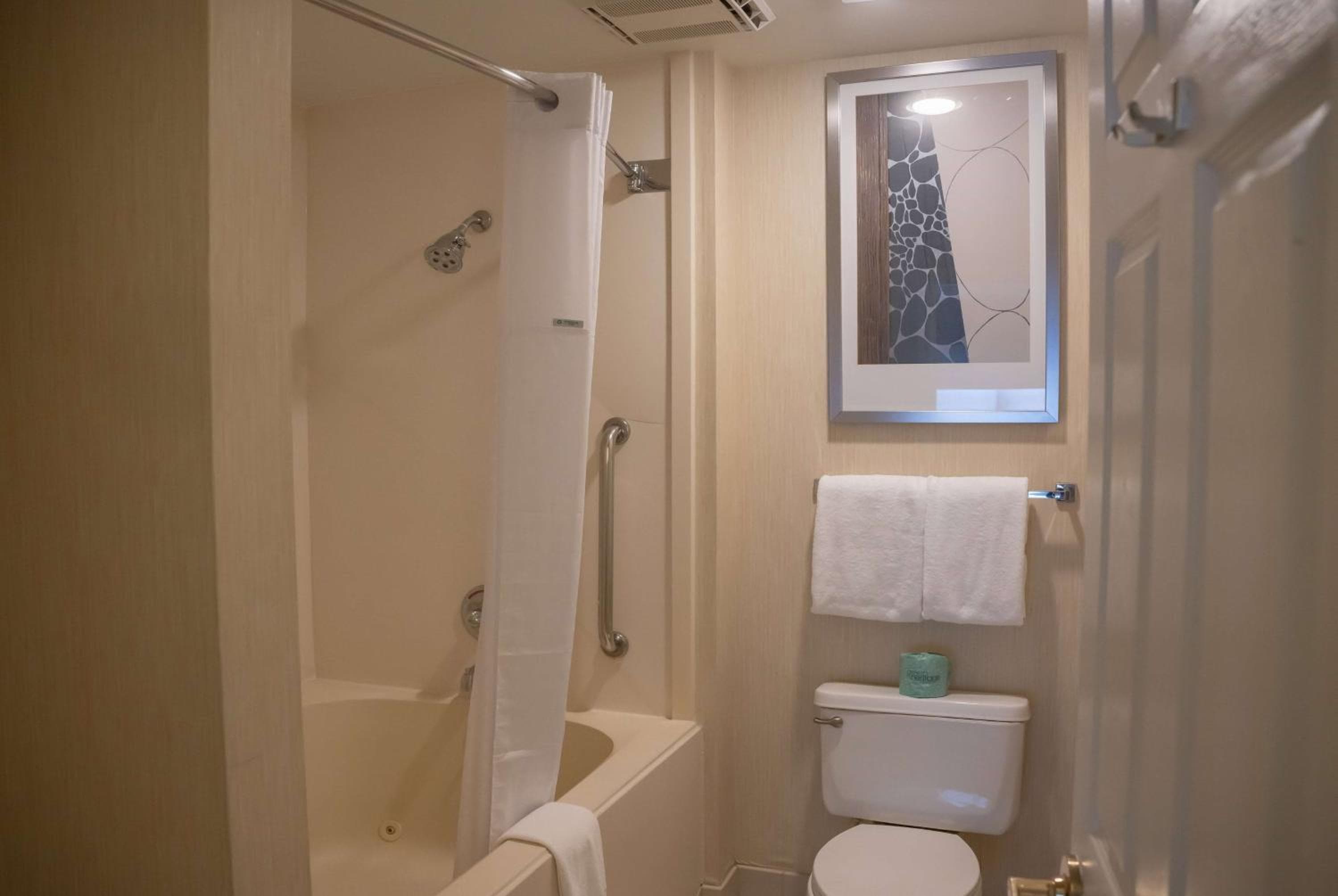 Hawthorn Suites by Wyndham Erie, Erie, photo 6