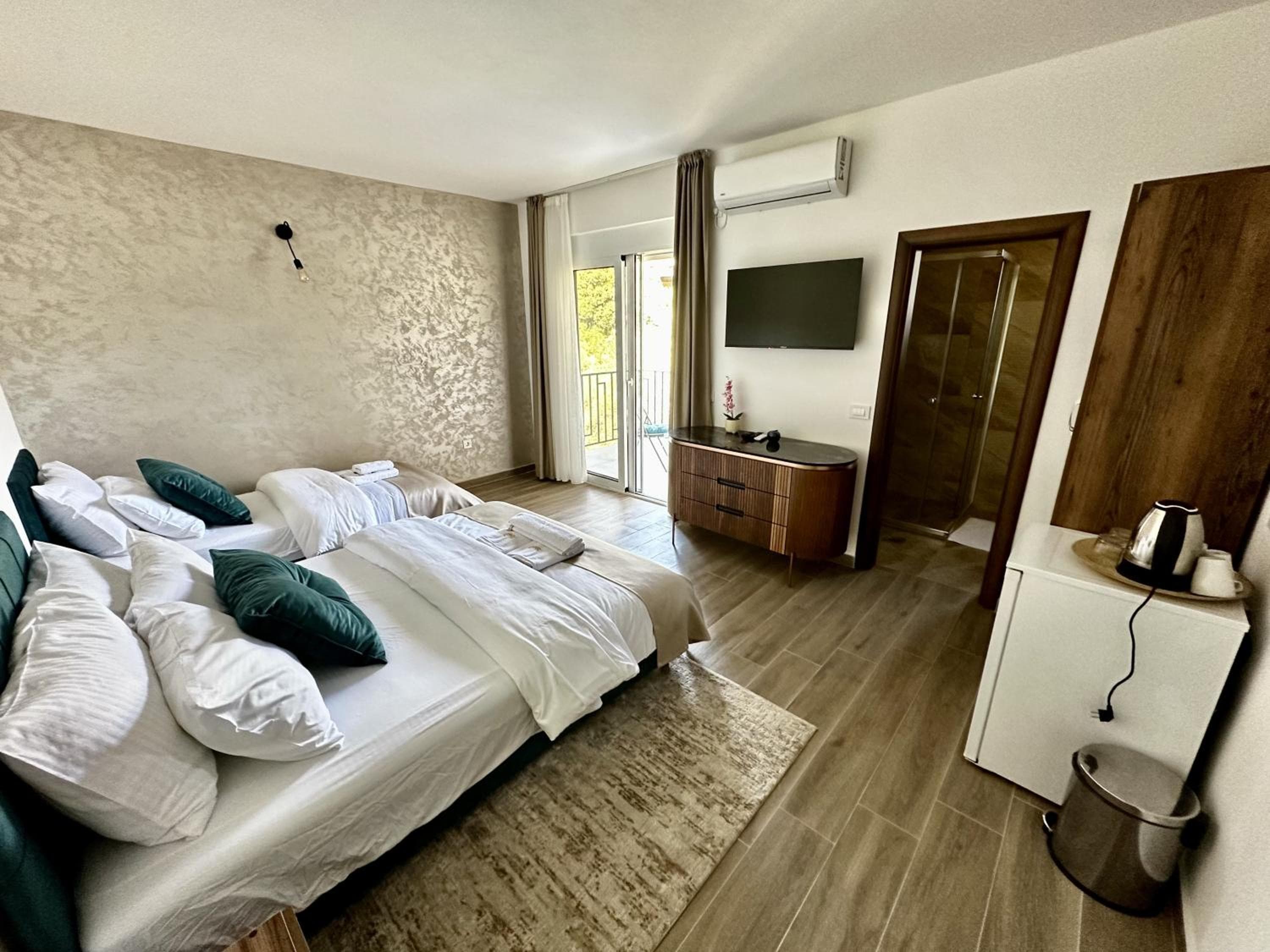 AKHDAR APARTMENTS free parking, pool & breakfast, Utjeha, photo 4