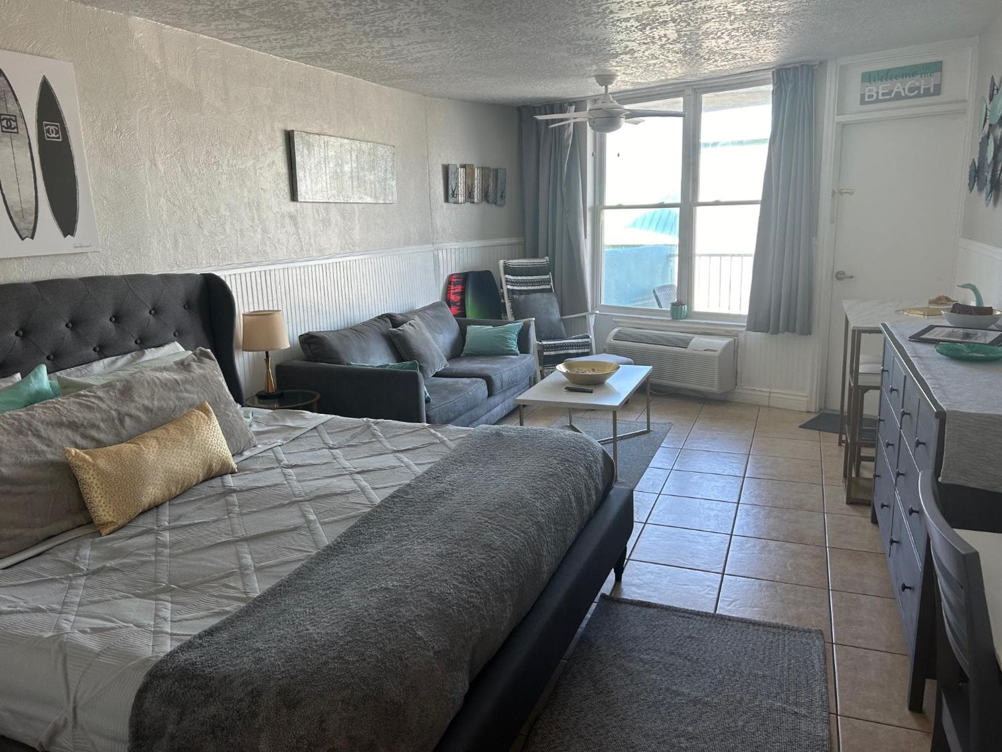 Luxury Beach Condos with Pool and Tiki Bar!, Daytona Beach, photo 4