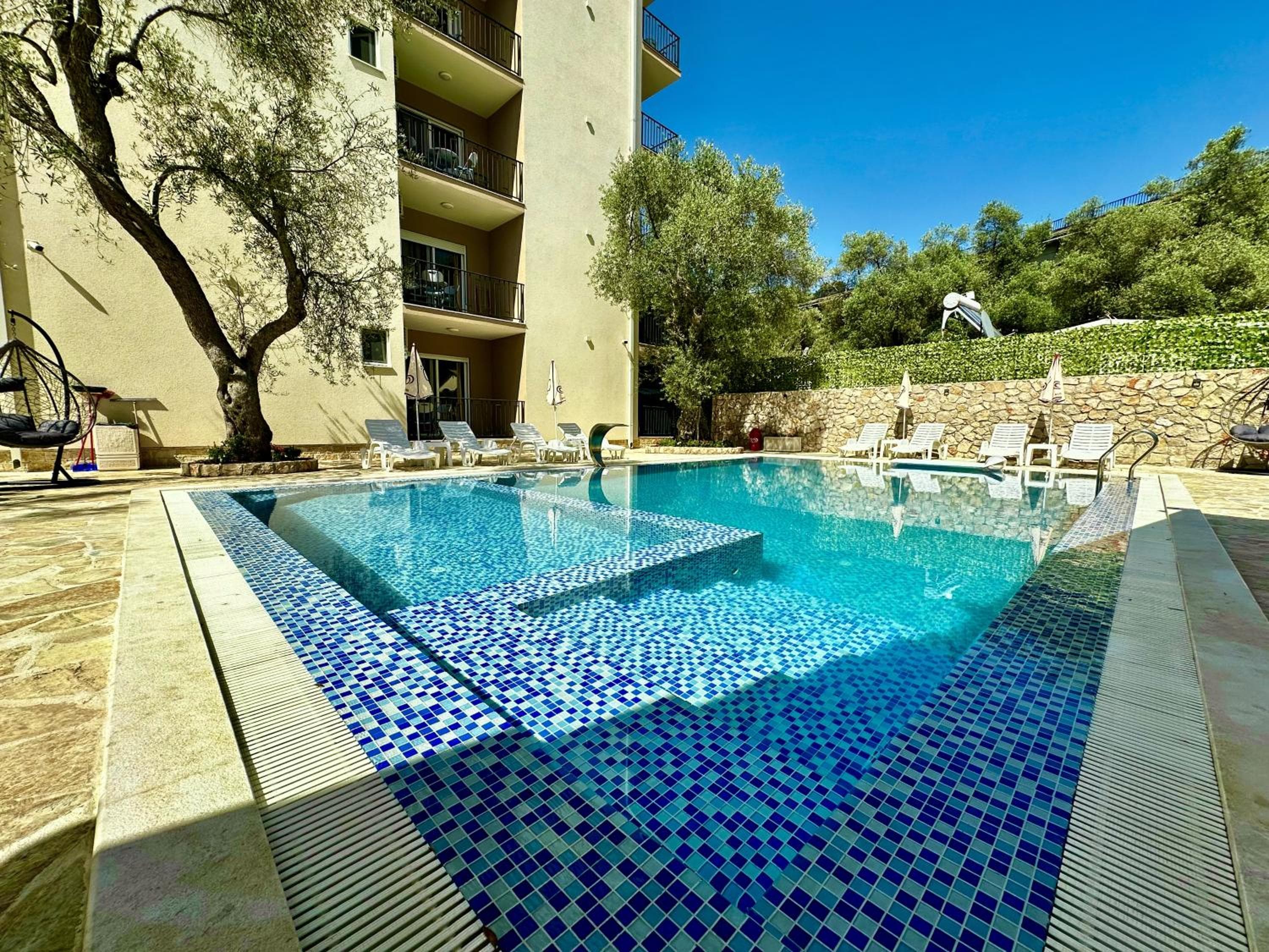 AKHDAR APARTMENTS free parking, pool & breakfast, Utjeha