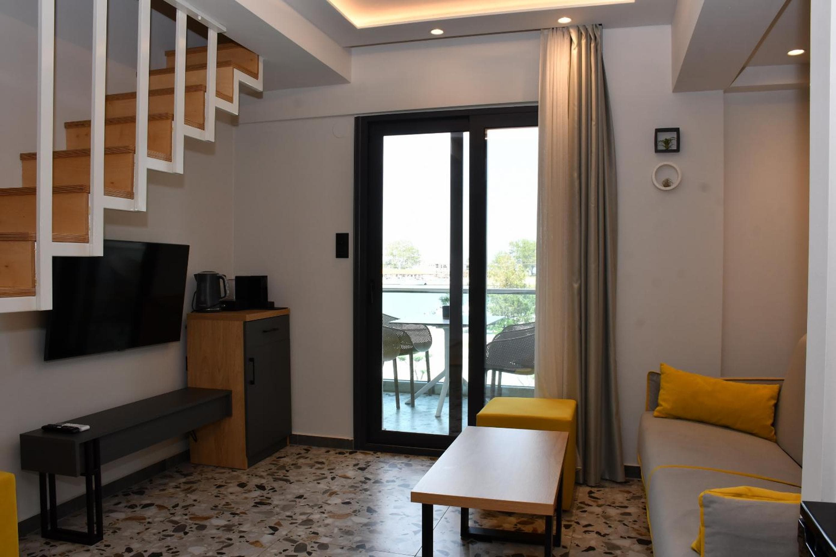 NERO SEASCAPE SUITES, Fanárion, photo 4